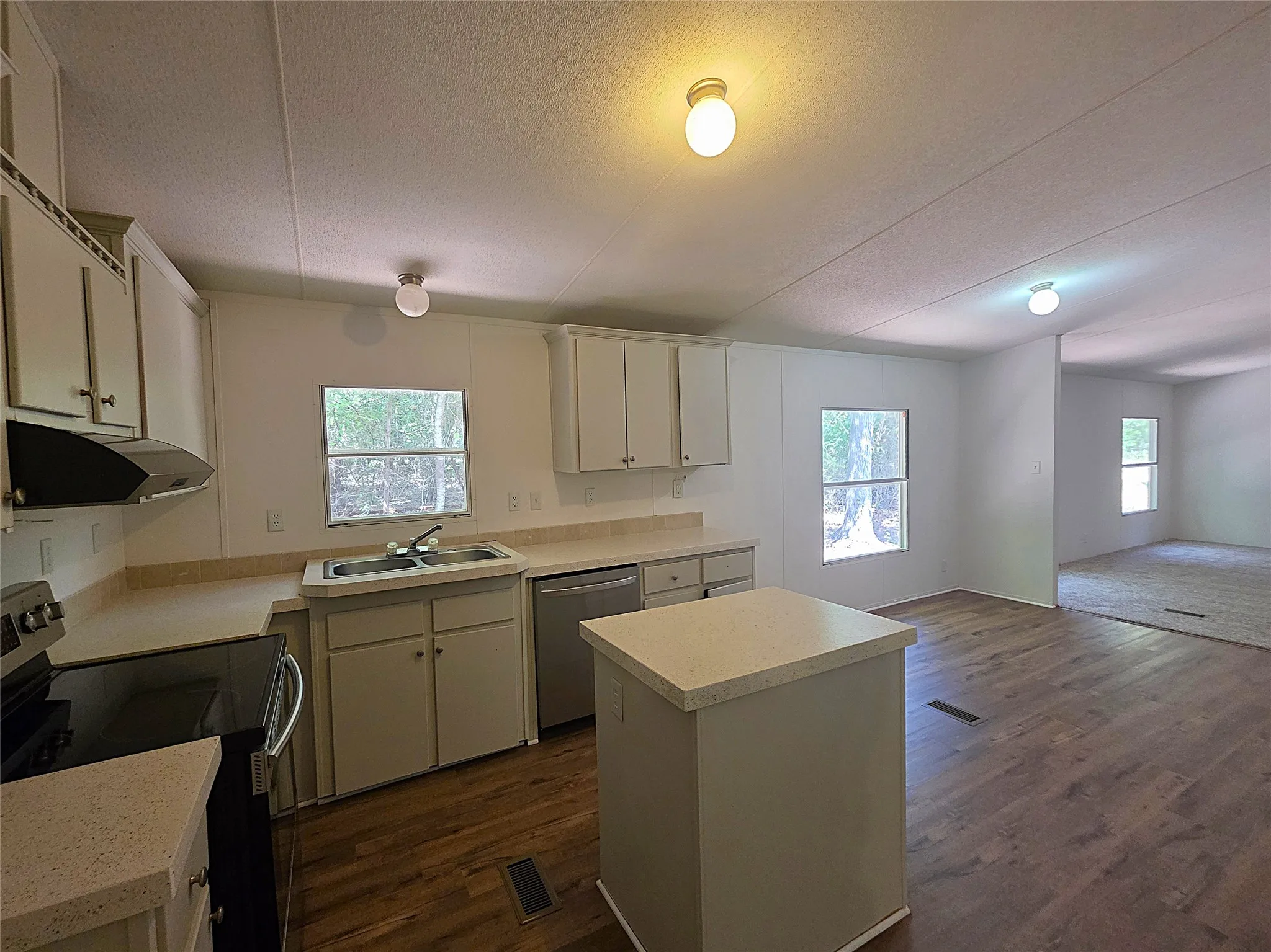 Mobile Home For Sale in Cherokee County , 942 Balmorea Drive, Bullard, Texas 75757, 4 Bedroom, 3 Bathroom, Garage spaces, 2,128 Sqft, built in 2006, mls#21383516, Real Estate Agent in Bullard, Homes For Sale in Cherokee county, Homes For Sale in Bullard, Realtor in Bullard Texas, Real Estate Brokerage Independent Realty Texas, Luminita Cordes Realtor
