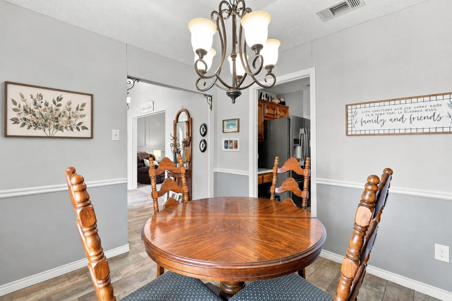 Single Family Residence For Sale in Collin County , 802 Autumn Hill Drive, Wylie, Texas 75098, 3 Bedroom, 3 Bathroom, 2 Garage spaces, 2,195 Sqft, built in 1986, mls#21382306, Real Estate Agent in Wylie, Homes For Sale in Collin county, Homes For Sale in Wylie, Realtor in Wylie Texas, Real Estate Brokerage Independent Realty Texas, Luminita Cordes Realtor