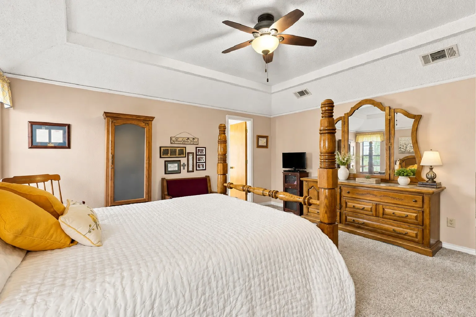 Single Family Residence For Sale in Collin County , 802 Autumn Hill Drive, Wylie, Texas 75098, 3 Bedroom, 3 Bathroom, 2 Garage spaces, 2,195 Sqft, built in 1986, mls#21382306, Real Estate Agent in Wylie, Homes For Sale in Collin county, Homes For Sale in Wylie, Realtor in Wylie Texas, Real Estate Brokerage Independent Realty Texas, Luminita Cordes Realtor