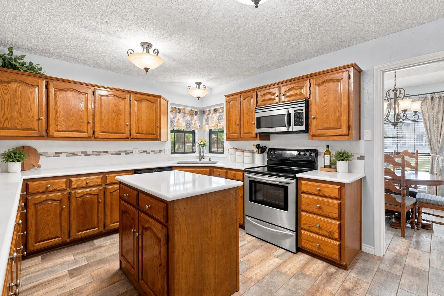 Single Family Residence For Sale in Collin County , 802 Autumn Hill Drive, Wylie, Texas 75098, 3 Bedroom, 3 Bathroom, 2 Garage spaces, 2,195 Sqft, built in 1986, mls#21382306, Real Estate Agent in Wylie, Homes For Sale in Collin county, Homes For Sale in Wylie, Realtor in Wylie Texas, Real Estate Brokerage Independent Realty Texas, Luminita Cordes Realtor