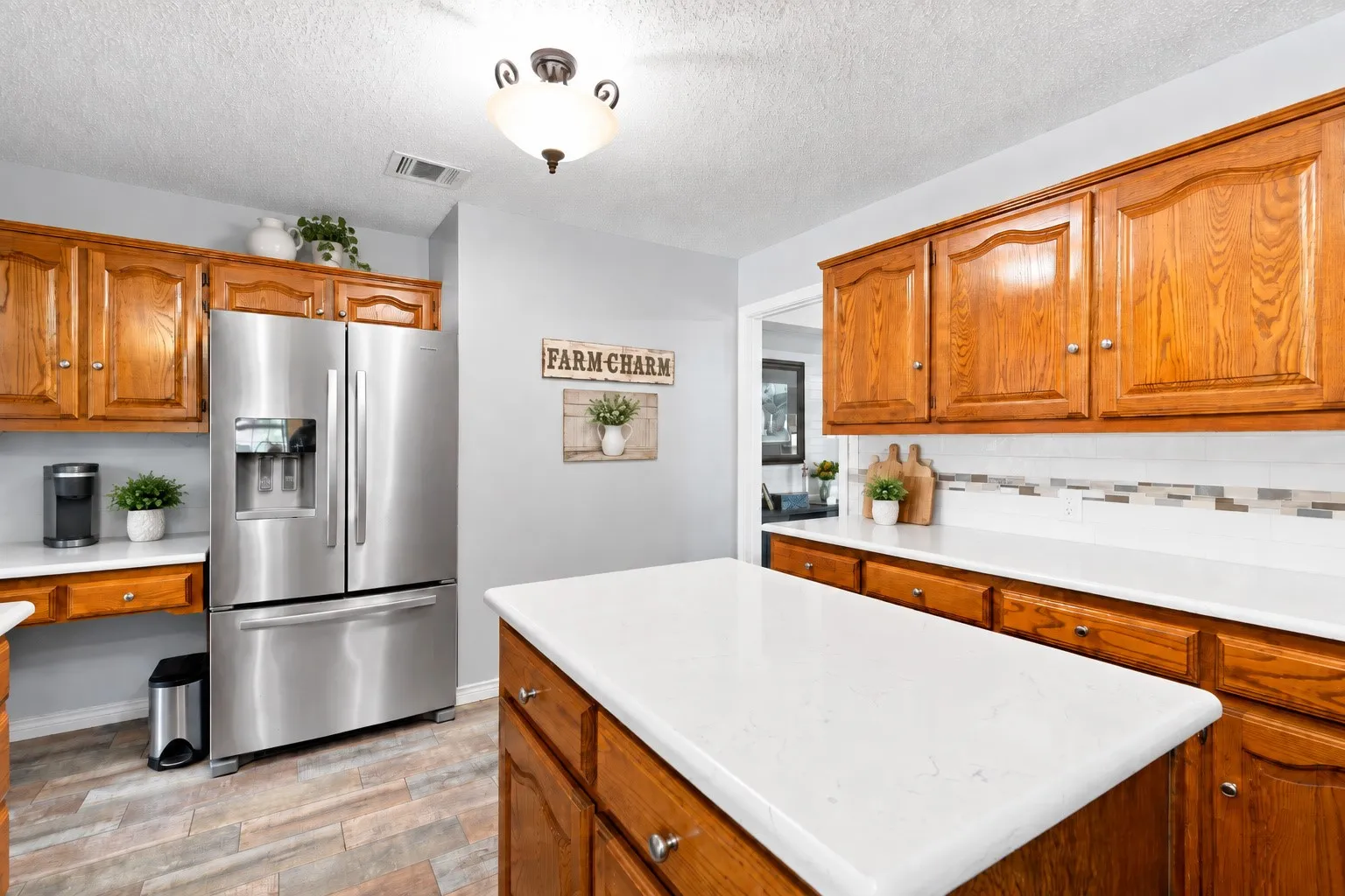 Single Family Residence For Sale in Collin County , 802 Autumn Hill Drive, Wylie, Texas 75098, 3 Bedroom, 3 Bathroom, 2 Garage spaces, 2,195 Sqft, built in 1986, mls#21382306, Real Estate Agent in Wylie, Homes For Sale in Collin county, Homes For Sale in Wylie, Realtor in Wylie Texas, Real Estate Brokerage Independent Realty Texas, Luminita Cordes Realtor