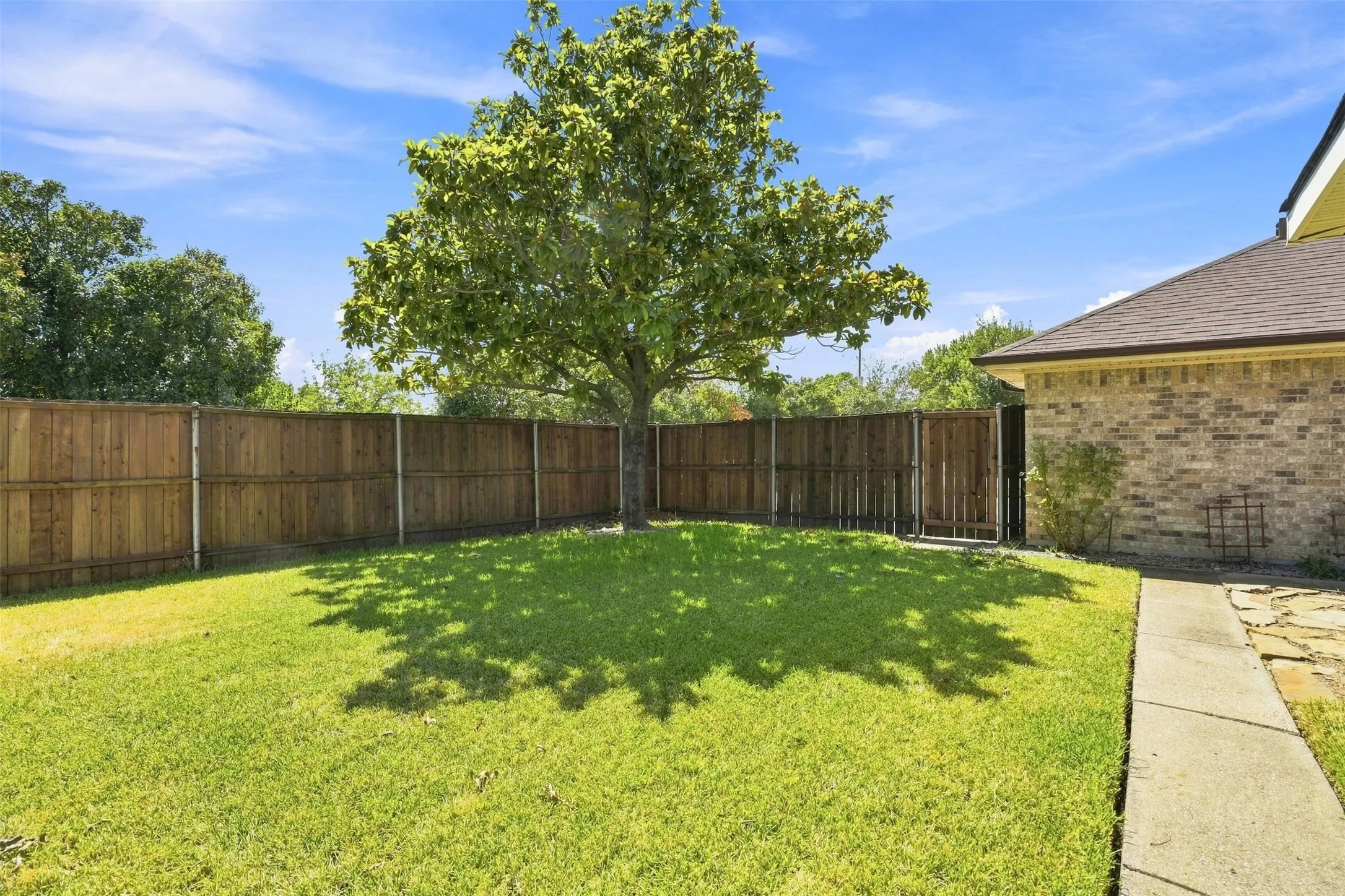 Single Family Residence For Sale in Collin County , 802 Autumn Hill Drive, Wylie, Texas 75098, 3 Bedroom, 3 Bathroom, 2 Garage spaces, 2,195 Sqft, built in 1986, mls#21382306, Real Estate Agent in Wylie, Homes For Sale in Collin county, Homes For Sale in Wylie, Realtor in Wylie Texas, Real Estate Brokerage Independent Realty Texas, Luminita Cordes Realtor