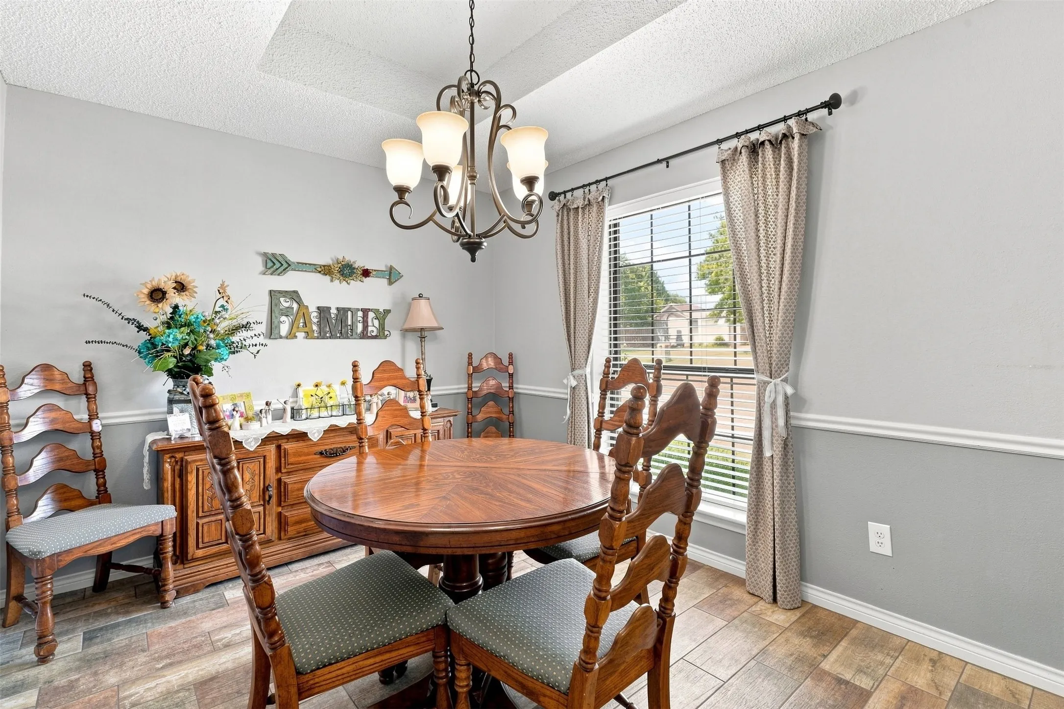 Single Family Residence For Sale in Collin County , 802 Autumn Hill Drive, Wylie, Texas 75098, 3 Bedroom, 3 Bathroom, 2 Garage spaces, 2,195 Sqft, built in 1986, mls#21382306, Real Estate Agent in Wylie, Homes For Sale in Collin county, Homes For Sale in Wylie, Realtor in Wylie Texas, Real Estate Brokerage Independent Realty Texas, Luminita Cordes Realtor
