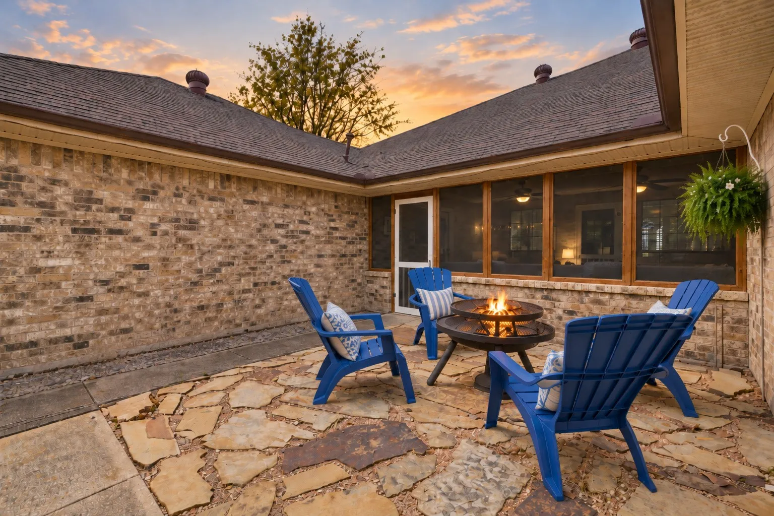 Single Family Residence For Sale in Collin County , 802 Autumn Hill Drive, Wylie, Texas 75098, 3 Bedroom, 3 Bathroom, 2 Garage spaces, 2,195 Sqft, built in 1986, mls#21382306, Real Estate Agent in Wylie, Homes For Sale in Collin county, Homes For Sale in Wylie, Realtor in Wylie Texas, Real Estate Brokerage Independent Realty Texas, Luminita Cordes Realtor