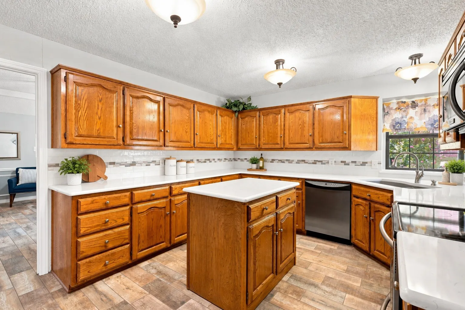 Single Family Residence For Sale in Collin County , 802 Autumn Hill Drive, Wylie, Texas 75098, 3 Bedroom, 3 Bathroom, 2 Garage spaces, 2,195 Sqft, built in 1986, mls#21382306, Real Estate Agent in Wylie, Homes For Sale in Collin county, Homes For Sale in Wylie, Realtor in Wylie Texas, Real Estate Brokerage Independent Realty Texas, Luminita Cordes Realtor