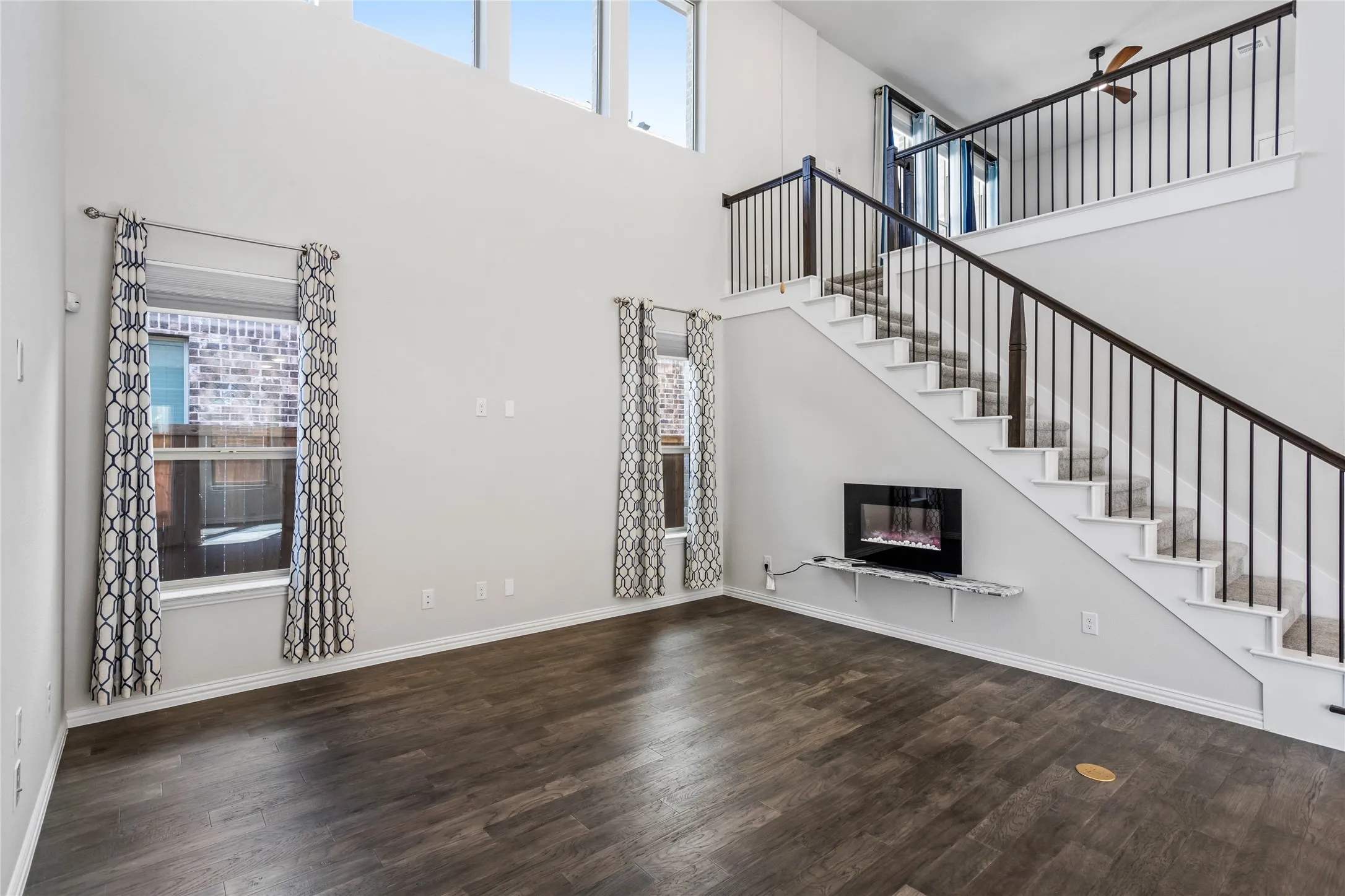 Single Family Residence For Rent in Tarrant County , 12361 Hulson Trail, Fort Worth, Texas 76052, 4 Bedroom, 3 Bathroom, 2 Garage spaces, 2,740 Sqft, built in 2021, mls#21383481, Real Estate Agent in Fort Worth, Homes For Rent in Tarrant county, Homes For Rent in Fort Worth, Realtor in Fort Worth Texas, Real Estate Brokerage Independent Realty Texas, Luminita Cordes Realtor