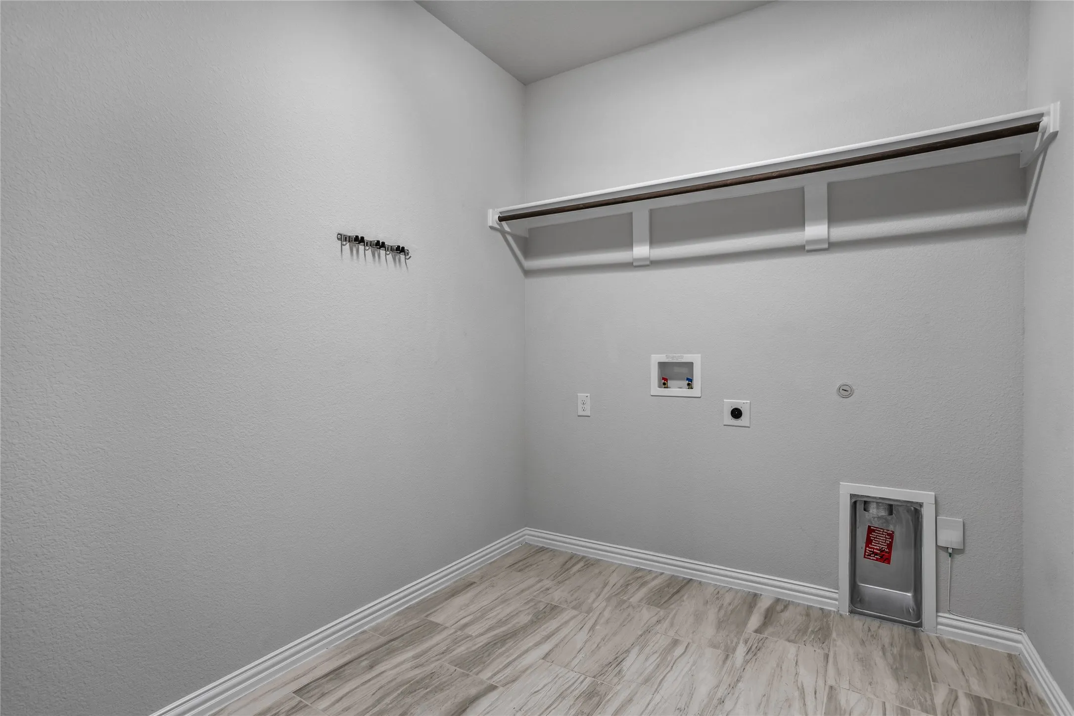 Single Family Residence For Rent in Tarrant County , 12361 Hulson Trail, Fort Worth, Texas 76052, 4 Bedroom, 3 Bathroom, 2 Garage spaces, 2,740 Sqft, built in 2021, mls#21383481, Real Estate Agent in Fort Worth, Homes For Rent in Tarrant county, Homes For Rent in Fort Worth, Realtor in Fort Worth Texas, Real Estate Brokerage Independent Realty Texas, Luminita Cordes Realtor