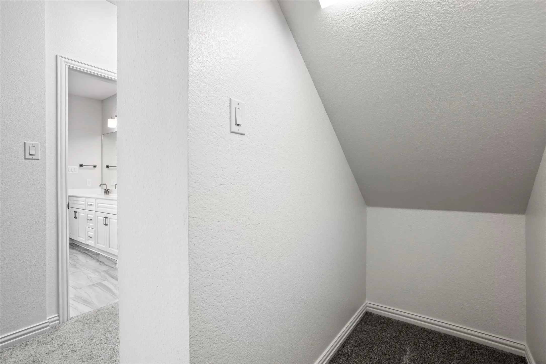 Single Family Residence For Rent in Tarrant County , 12361 Hulson Trail, Fort Worth, Texas 76052, 4 Bedroom, 3 Bathroom, 2 Garage spaces, 2,740 Sqft, built in 2021, mls#21383481, Real Estate Agent in Fort Worth, Homes For Rent in Tarrant county, Homes For Rent in Fort Worth, Realtor in Fort Worth Texas, Real Estate Brokerage Independent Realty Texas, Luminita Cordes Realtor