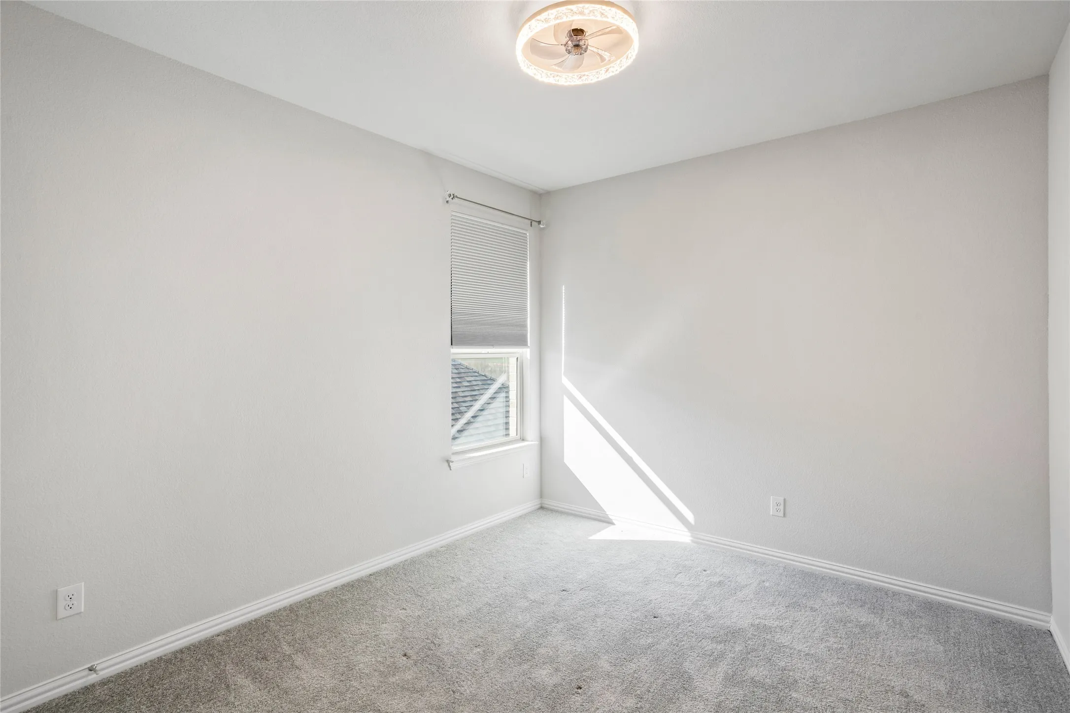 Single Family Residence For Rent in Tarrant County , 12361 Hulson Trail, Fort Worth, Texas 76052, 4 Bedroom, 3 Bathroom, 2 Garage spaces, 2,740 Sqft, built in 2021, mls#21383481, Real Estate Agent in Fort Worth, Homes For Rent in Tarrant county, Homes For Rent in Fort Worth, Realtor in Fort Worth Texas, Real Estate Brokerage Independent Realty Texas, Luminita Cordes Realtor