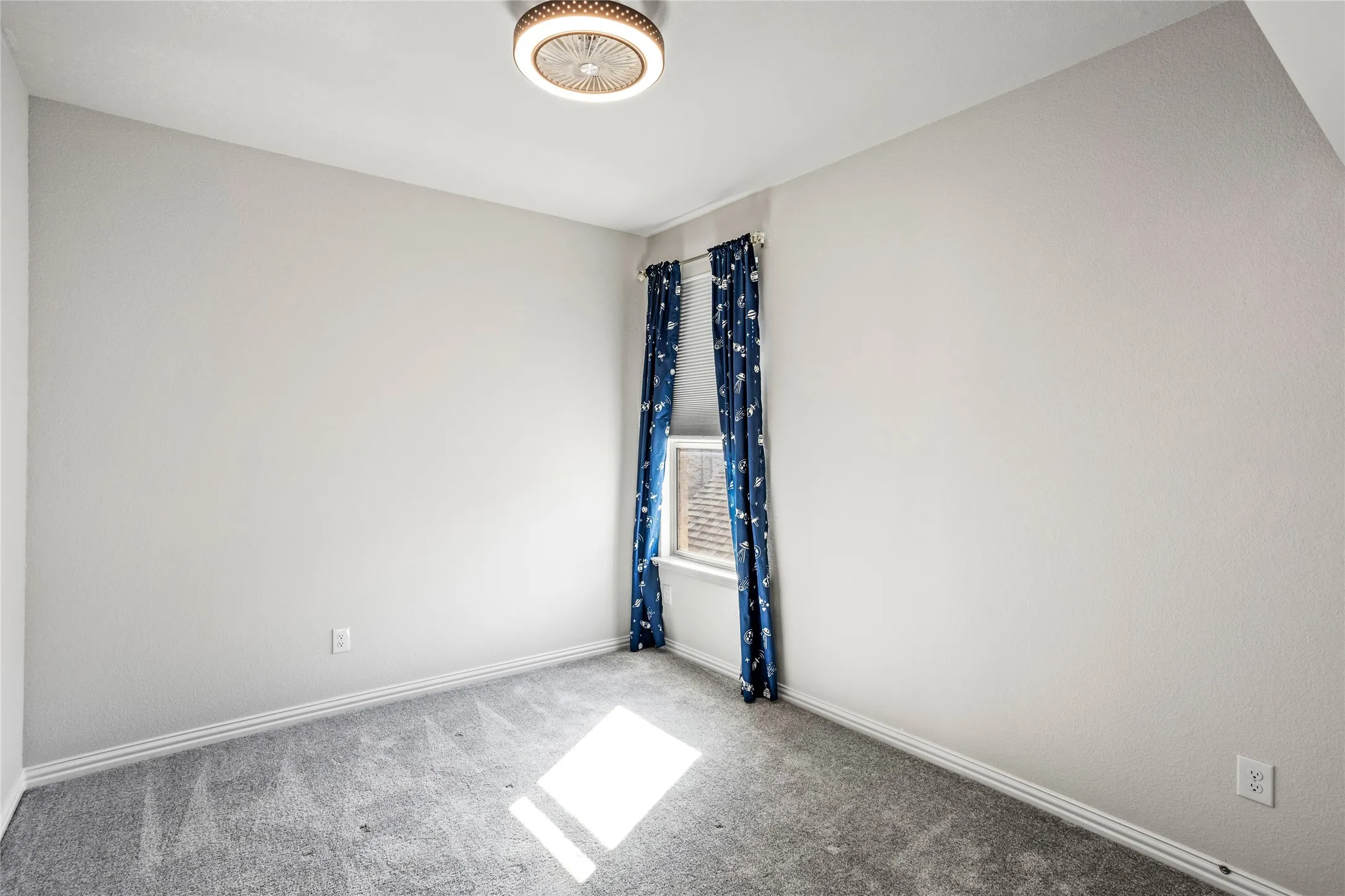 Single Family Residence For Rent in Tarrant County , 12361 Hulson Trail, Fort Worth, Texas 76052, 4 Bedroom, 3 Bathroom, 2 Garage spaces, 2,740 Sqft, built in 2021, mls#21383481, Real Estate Agent in Fort Worth, Homes For Rent in Tarrant county, Homes For Rent in Fort Worth, Realtor in Fort Worth Texas, Real Estate Brokerage Independent Realty Texas, Luminita Cordes Realtor