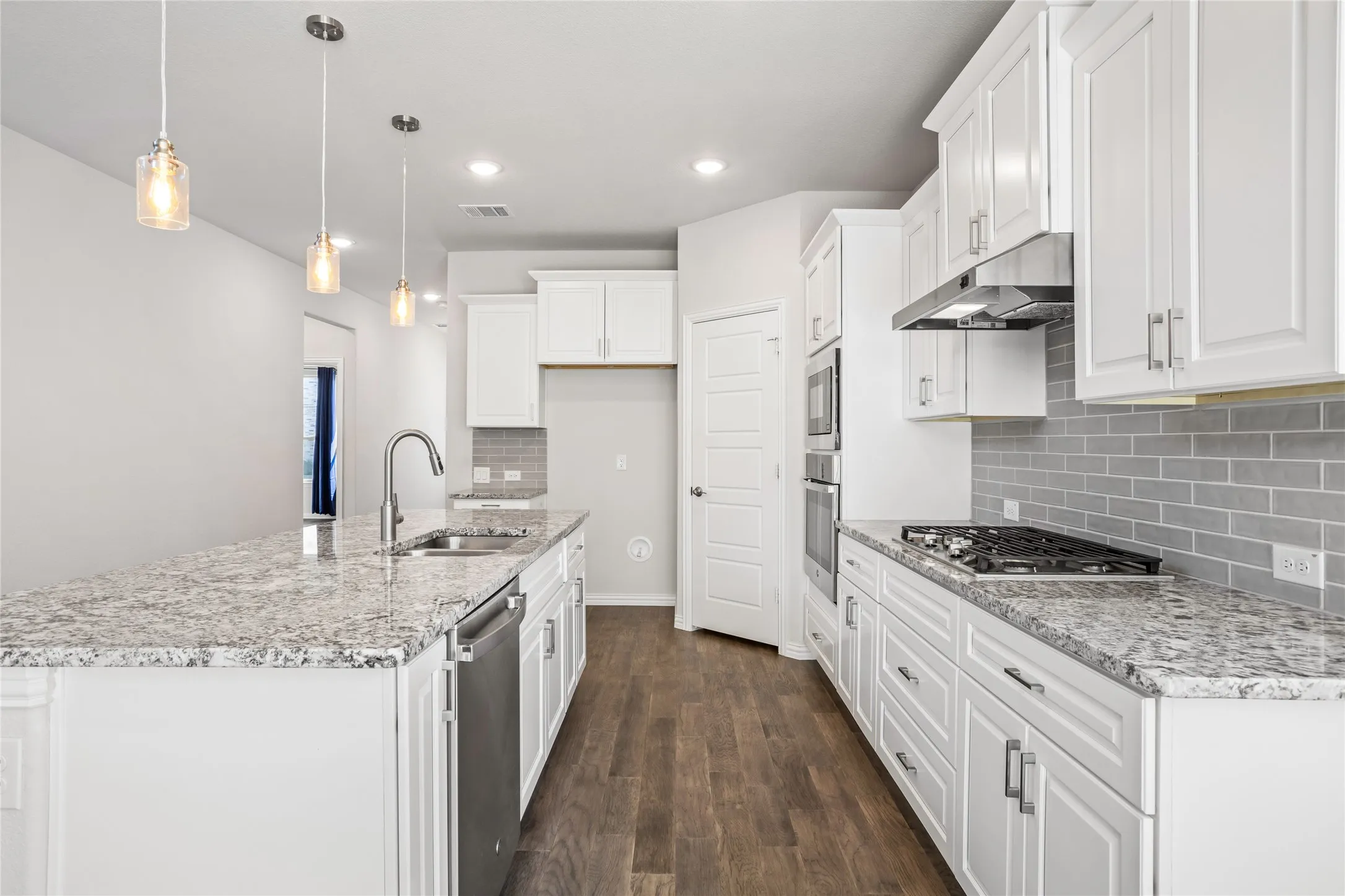 Single Family Residence For Rent in Tarrant County , 12361 Hulson Trail, Fort Worth, Texas 76052, 4 Bedroom, 3 Bathroom, 2 Garage spaces, 2,740 Sqft, built in 2021, mls#21383481, Real Estate Agent in Fort Worth, Homes For Rent in Tarrant county, Homes For Rent in Fort Worth, Realtor in Fort Worth Texas, Real Estate Brokerage Independent Realty Texas, Luminita Cordes Realtor