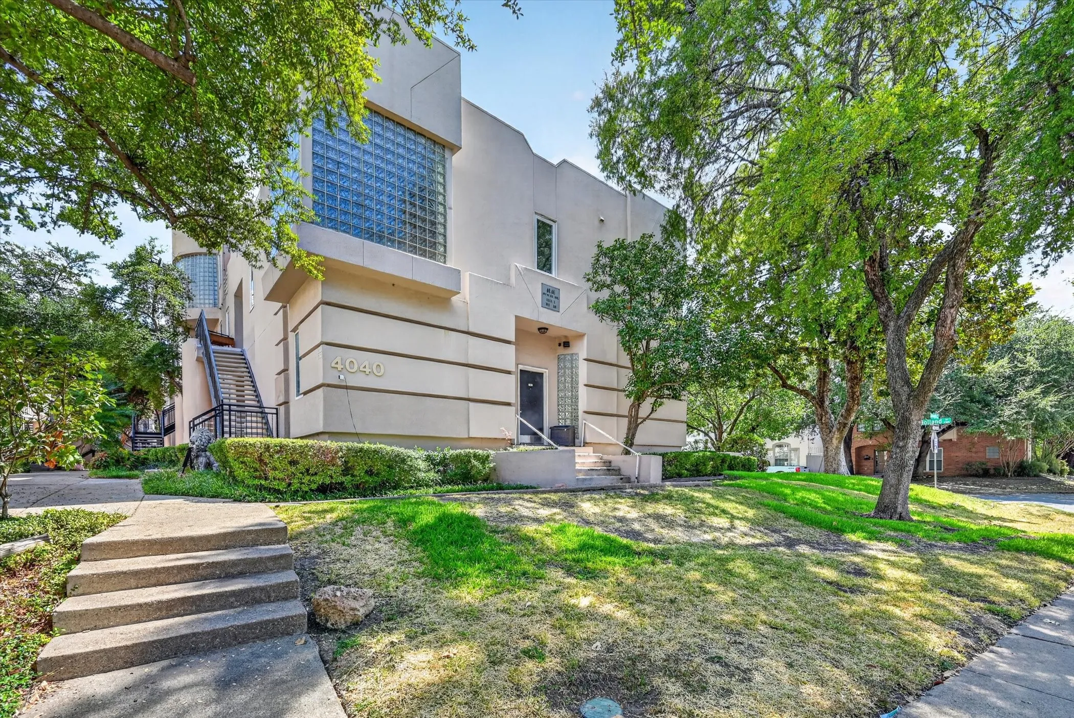 Condominium For Sale in Dallas County , 4040 Avondale Avenue 309, Dallas, Texas 75219, 2 Bedroom, 3 Bathroom, 2 Garage spaces, 1,396 Sqft, built in 1985, mls#21368839, Real Estate Agent in Dallas, Homes For Sale in Dallas county, Homes For Sale in Dallas, Realtor in Dallas Texas, Real Estate Brokerage Independent Realty Texas, Luminita Cordes Realtor