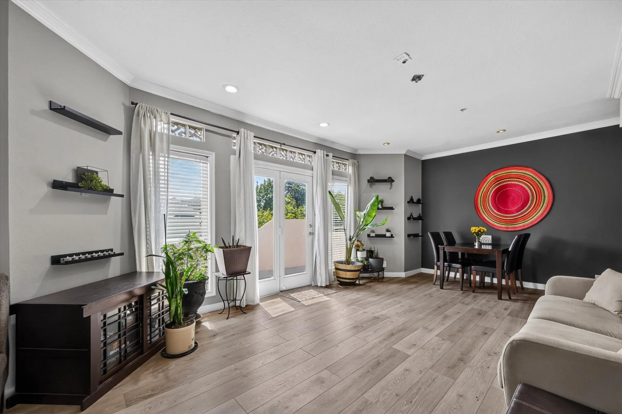 Condominium For Sale in Dallas County , 4040 Avondale Avenue 309, Dallas, Texas 75219, 2 Bedroom, 3 Bathroom, 2 Garage spaces, 1,396 Sqft, built in 1985, mls#21368839, Real Estate Agent in Dallas, Homes For Sale in Dallas county, Homes For Sale in Dallas, Realtor in Dallas Texas, Real Estate Brokerage Independent Realty Texas, Luminita Cordes Realtor