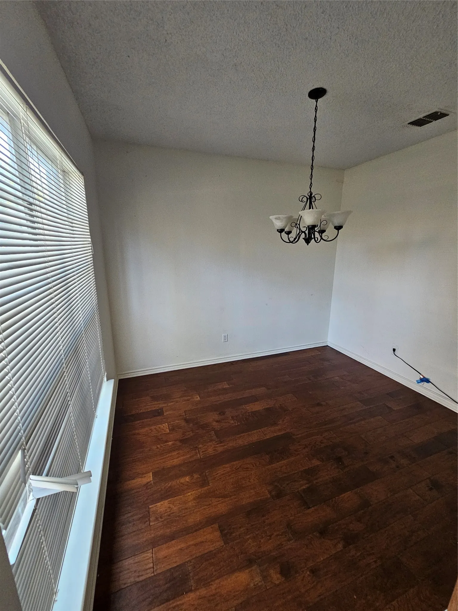 Single Family Residence For Sale in Collin County , 1508 Alamosa Drive, Plano, Texas 75023, 4 Bedroom, 3 Bathroom, 2 Garage spaces, 2,701 Sqft, built in 1990, mls#21383677, Real Estate Agent in Plano, Homes For Sale in Collin county, Homes For Sale in Plano, Realtor in Plano Texas, Real Estate Brokerage Independent Realty Texas, Luminita Cordes Realtor
