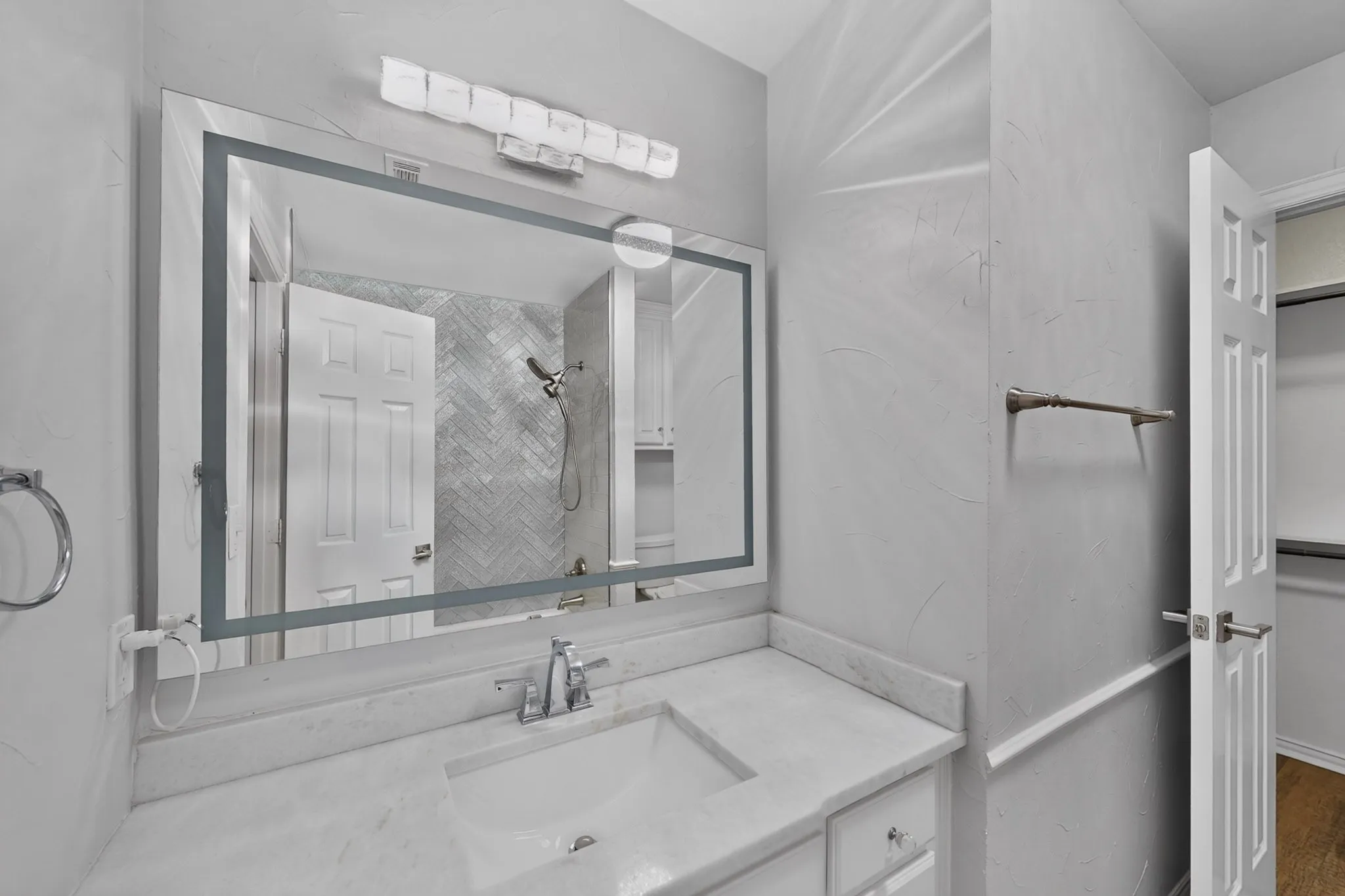 Single Family Residence For Sale in Dallas County , 1814 Forest Meadow Lane, Richardson, Texas 75081, 5 Bedroom, 4 Bathroom, 2 Garage spaces, 3,716 Sqft, built in 1996, mls#21379914, Real Estate Agent in Richardson, Homes For Sale in Dallas county, Homes For Sale in Richardson, Realtor in Richardson Texas, Real Estate Brokerage Independent Realty Texas, Luminita Cordes Realtor