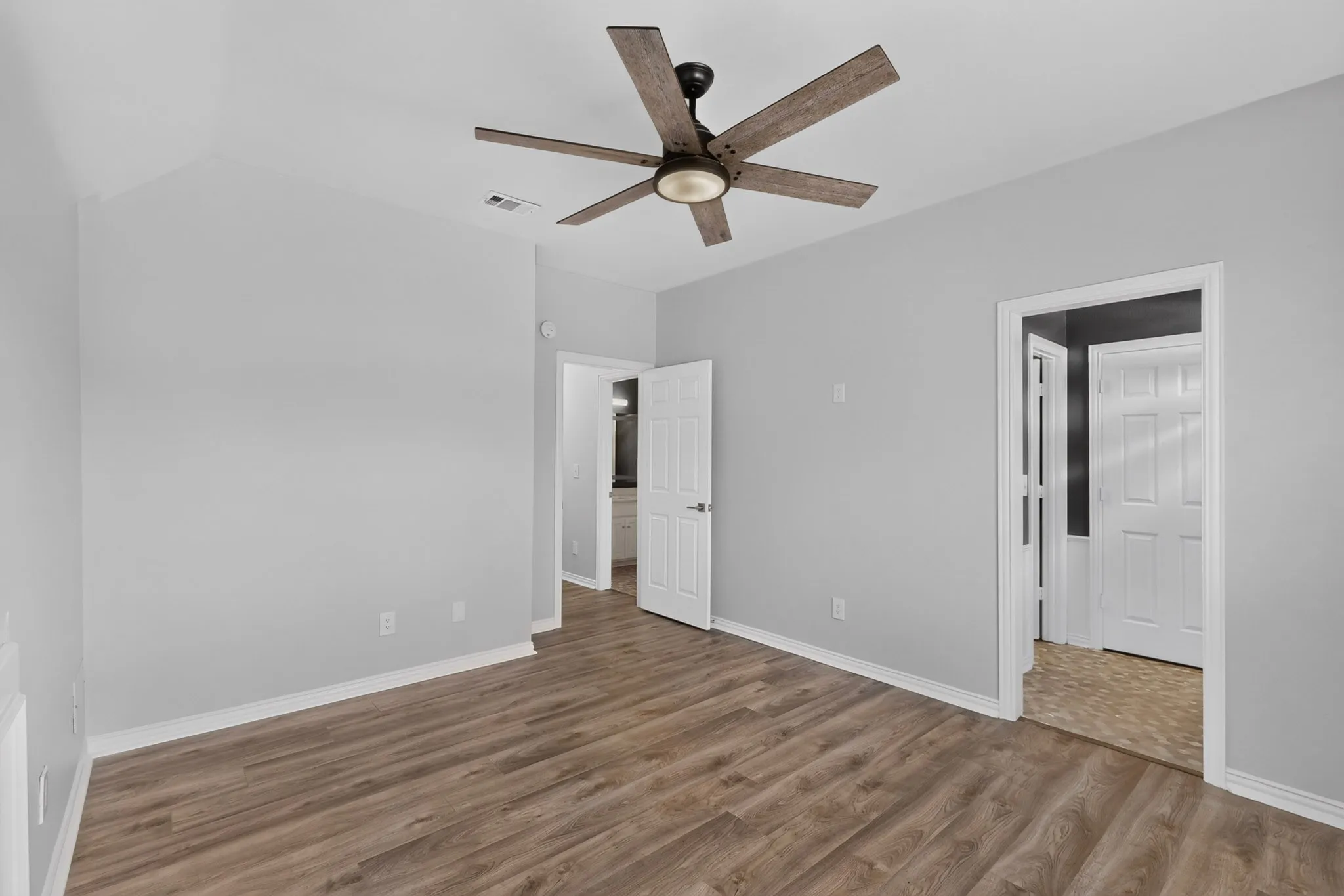 Single Family Residence For Sale in Dallas County , 1814 Forest Meadow Lane, Richardson, Texas 75081, 5 Bedroom, 4 Bathroom, 2 Garage spaces, 3,716 Sqft, built in 1996, mls#21379914, Real Estate Agent in Richardson, Homes For Sale in Dallas county, Homes For Sale in Richardson, Realtor in Richardson Texas, Real Estate Brokerage Independent Realty Texas, Luminita Cordes Realtor