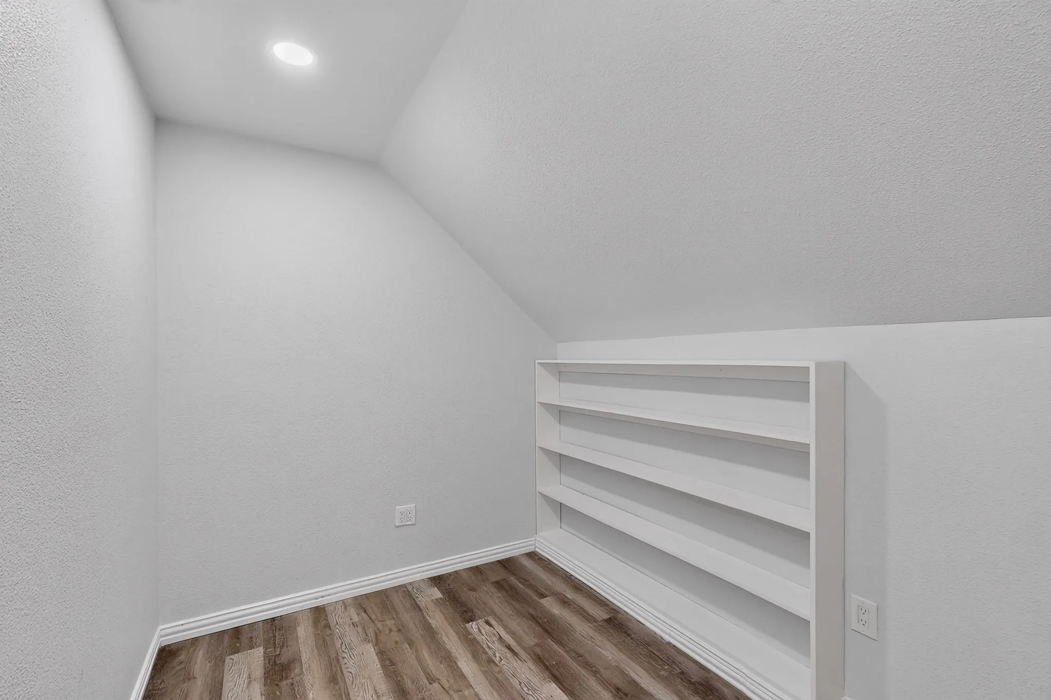 Single Family Residence For Sale in Dallas County , 1814 Forest Meadow Lane, Richardson, Texas 75081, 5 Bedroom, 4 Bathroom, 2 Garage spaces, 3,716 Sqft, built in 1996, mls#21379914, Real Estate Agent in Richardson, Homes For Sale in Dallas county, Homes For Sale in Richardson, Realtor in Richardson Texas, Real Estate Brokerage Independent Realty Texas, Luminita Cordes Realtor