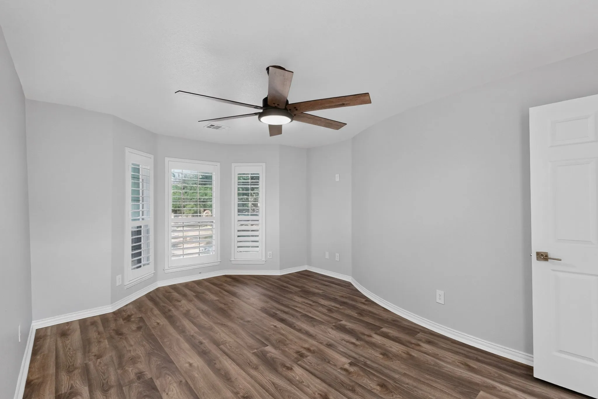 Single Family Residence For Sale in Dallas County , 1814 Forest Meadow Lane, Richardson, Texas 75081, 5 Bedroom, 4 Bathroom, 2 Garage spaces, 3,716 Sqft, built in 1996, mls#21379914, Real Estate Agent in Richardson, Homes For Sale in Dallas county, Homes For Sale in Richardson, Realtor in Richardson Texas, Real Estate Brokerage Independent Realty Texas, Luminita Cordes Realtor