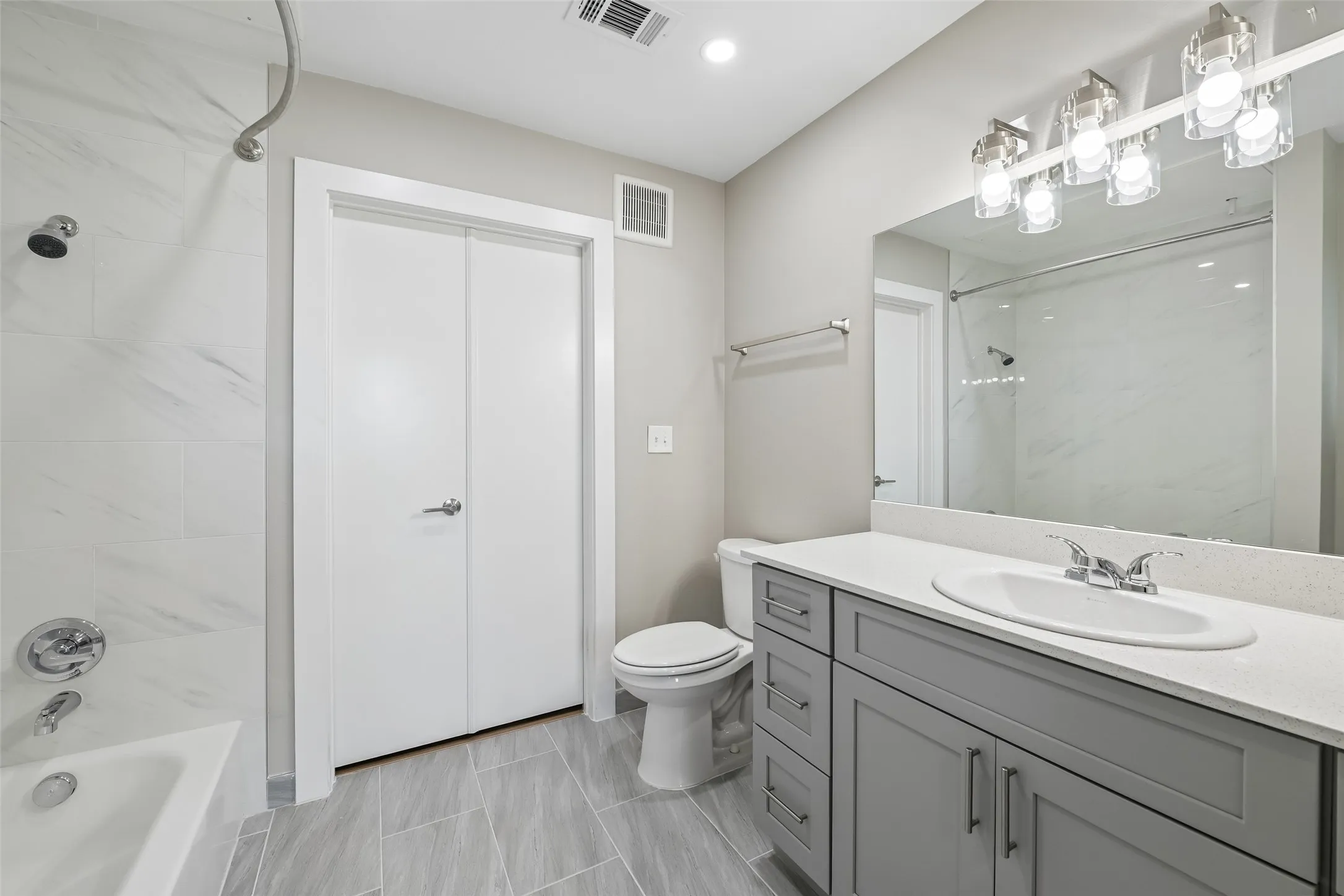 Apartment For Rent in Dallas County , 3522 Main Street 209, Rowlett, Texas 75088, 1 Bedroom, 1 Bathroom, Garage spaces, 12,600 Sqft, built in 2024, mls#21383679, Real Estate Agent in Rowlett, Homes For Rent in Dallas county, Homes For Rent in Rowlett, Realtor in Rowlett Texas, Real Estate Brokerage Independent Realty Texas, Luminita Cordes Realtor