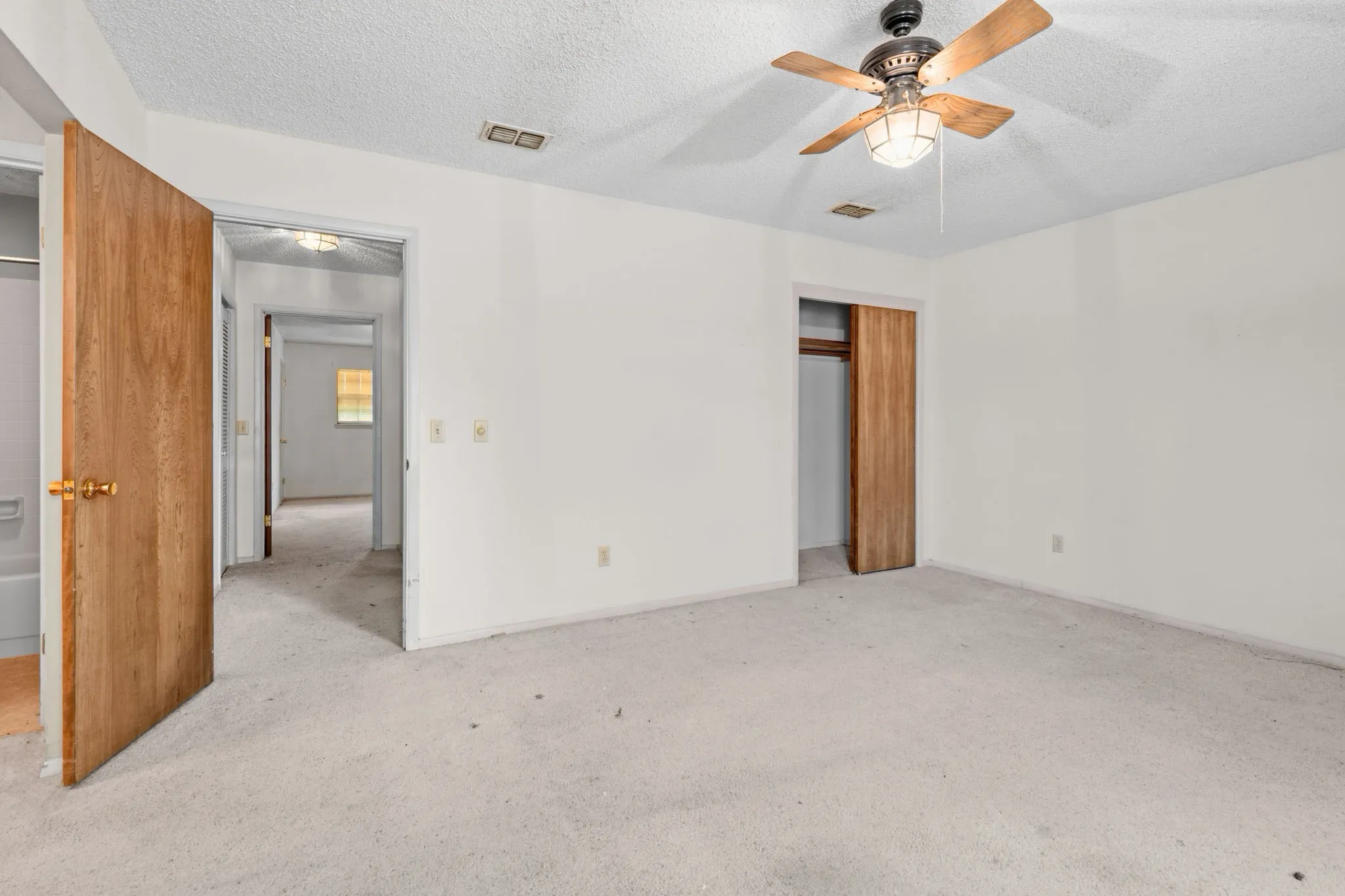 Single Family Residence For Sale in Taylor County , 1434 Weavers Way, Abilene, Texas 79602, 2 Bedroom, 3 Bathroom, 2 Garage spaces, 1,677 Sqft, built in 1983, mls#21383682, Real Estate Agent in Abilene, Homes For Sale in Taylor county, Homes For Sale in Abilene, Realtor in Abilene Texas, Real Estate Brokerage Independent Realty Texas, Luminita Cordes Realtor