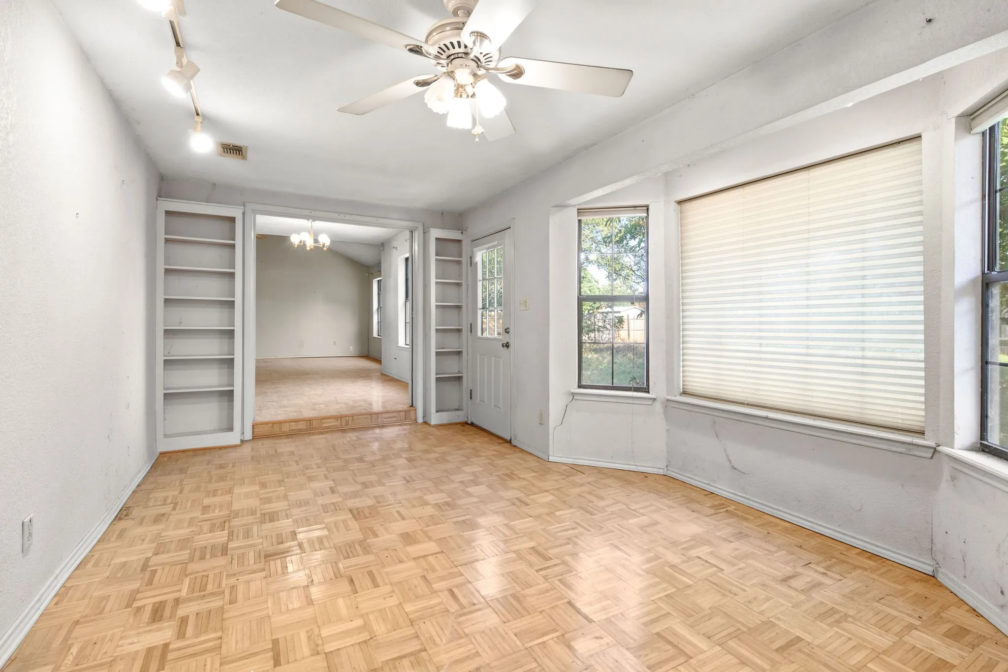 Single Family Residence For Sale in Taylor County , 1434 Weavers Way, Abilene, Texas 79602, 2 Bedroom, 3 Bathroom, 2 Garage spaces, 1,677 Sqft, built in 1983, mls#21383682, Real Estate Agent in Abilene, Homes For Sale in Taylor county, Homes For Sale in Abilene, Realtor in Abilene Texas, Real Estate Brokerage Independent Realty Texas, Luminita Cordes Realtor