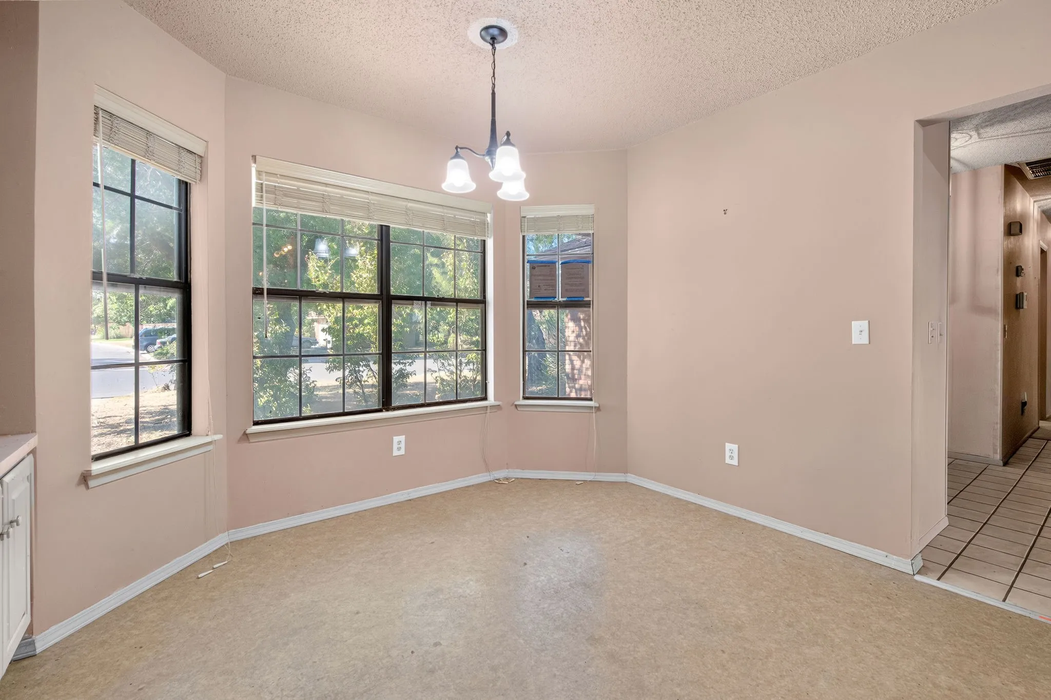 Single Family Residence For Sale in Taylor County , 1434 Weavers Way, Abilene, Texas 79602, 2 Bedroom, 3 Bathroom, 2 Garage spaces, 1,677 Sqft, built in 1983, mls#21383682, Real Estate Agent in Abilene, Homes For Sale in Taylor county, Homes For Sale in Abilene, Realtor in Abilene Texas, Real Estate Brokerage Independent Realty Texas, Luminita Cordes Realtor