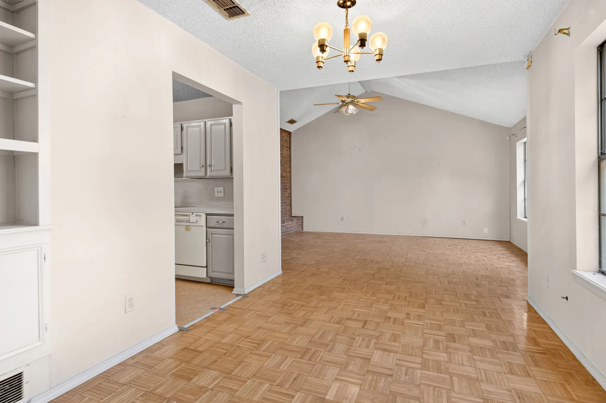 Single Family Residence For Sale in Taylor County , 1434 Weavers Way, Abilene, Texas 79602, 2 Bedroom, 3 Bathroom, 2 Garage spaces, 1,677 Sqft, built in 1983, mls#21383682, Real Estate Agent in Abilene, Homes For Sale in Taylor county, Homes For Sale in Abilene, Realtor in Abilene Texas, Real Estate Brokerage Independent Realty Texas, Luminita Cordes Realtor