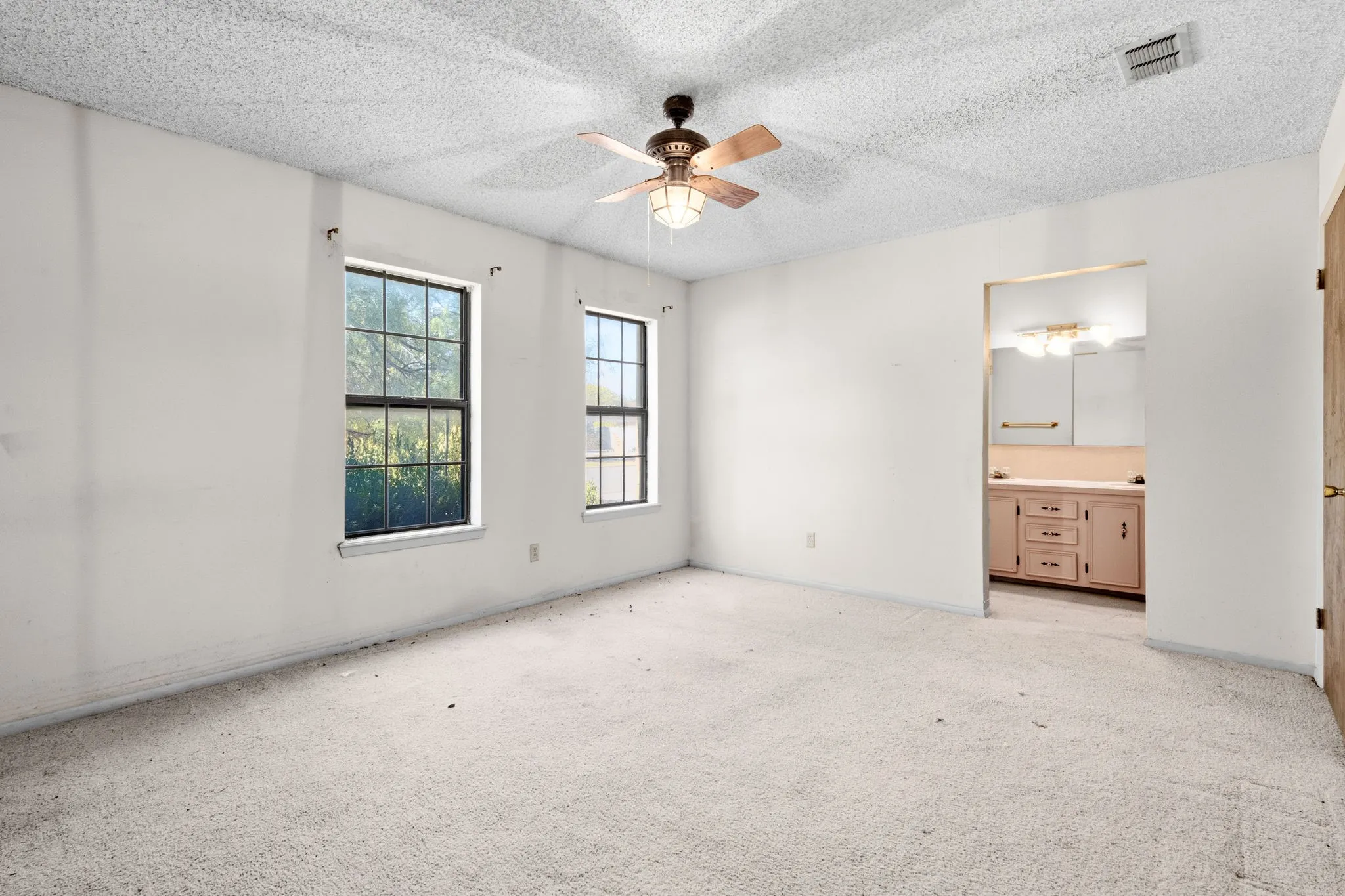 Single Family Residence For Sale in Taylor County , 1434 Weavers Way, Abilene, Texas 79602, 2 Bedroom, 3 Bathroom, 2 Garage spaces, 1,677 Sqft, built in 1983, mls#21383682, Real Estate Agent in Abilene, Homes For Sale in Taylor county, Homes For Sale in Abilene, Realtor in Abilene Texas, Real Estate Brokerage Independent Realty Texas, Luminita Cordes Realtor