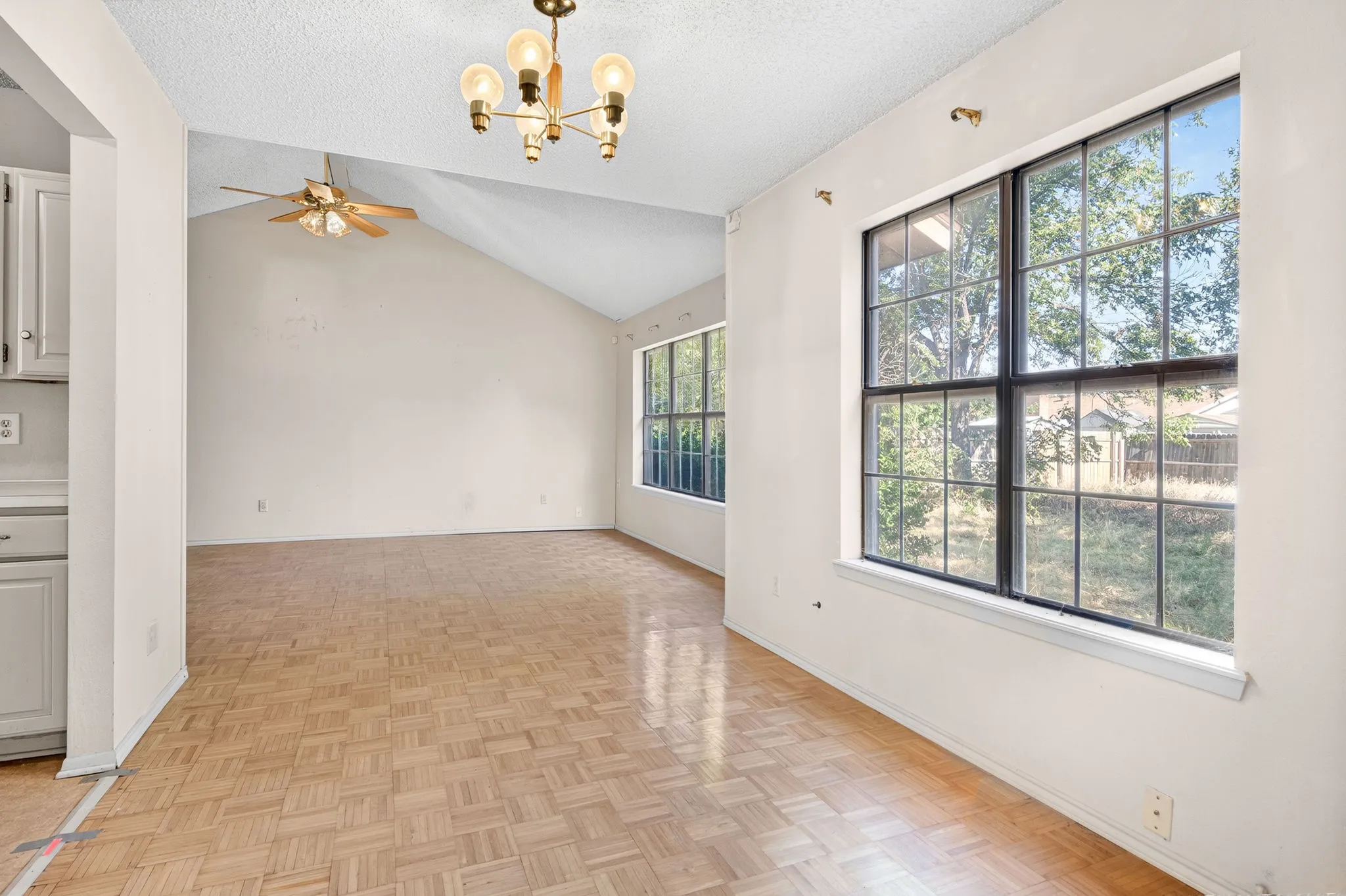 Single Family Residence For Sale in Taylor County , 1434 Weavers Way, Abilene, Texas 79602, 2 Bedroom, 3 Bathroom, 2 Garage spaces, 1,677 Sqft, built in 1983, mls#21383682, Real Estate Agent in Abilene, Homes For Sale in Taylor county, Homes For Sale in Abilene, Realtor in Abilene Texas, Real Estate Brokerage Independent Realty Texas, Luminita Cordes Realtor