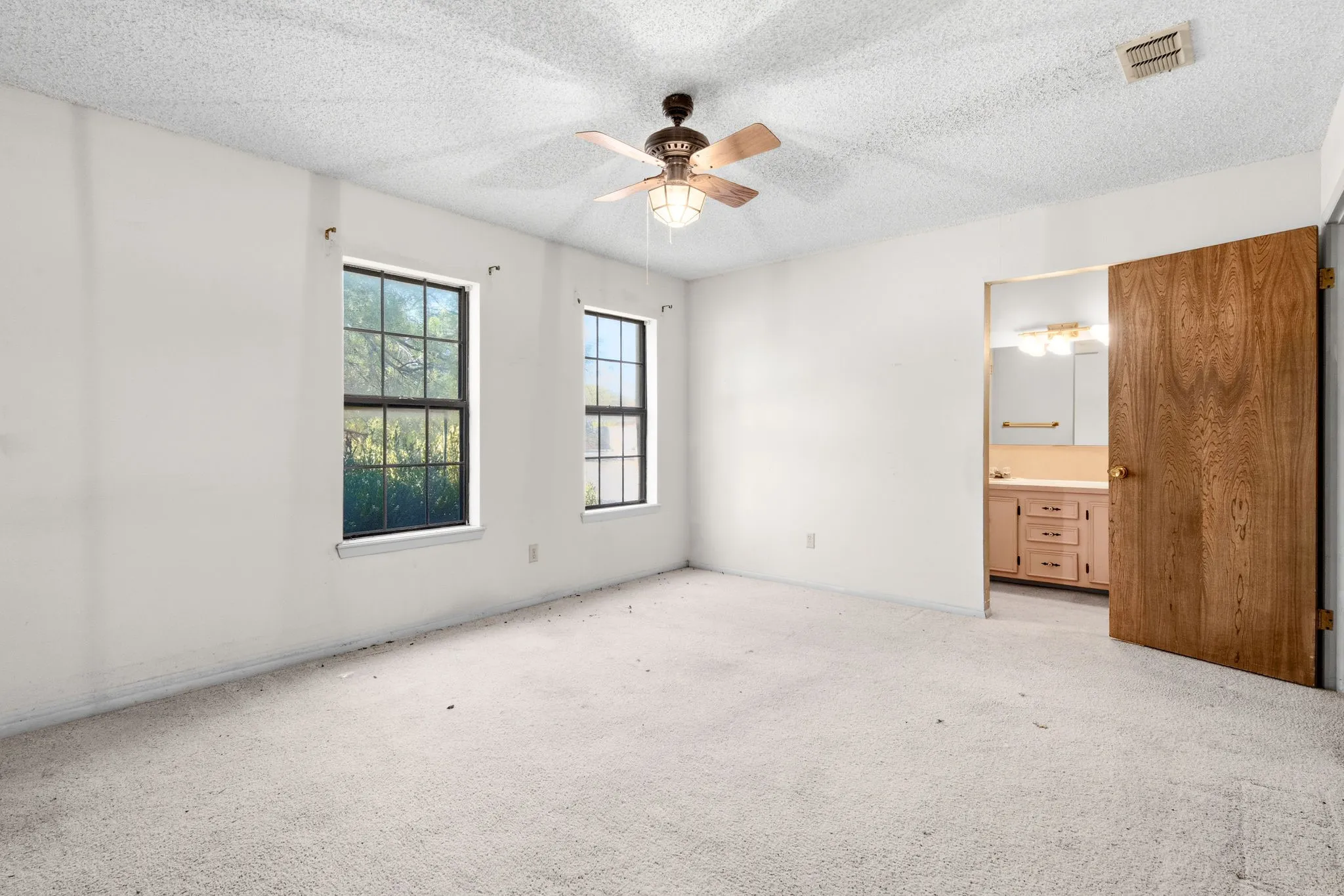 Single Family Residence For Sale in Taylor County , 1434 Weavers Way, Abilene, Texas 79602, 2 Bedroom, 3 Bathroom, 2 Garage spaces, 1,677 Sqft, built in 1983, mls#21383682, Real Estate Agent in Abilene, Homes For Sale in Taylor county, Homes For Sale in Abilene, Realtor in Abilene Texas, Real Estate Brokerage Independent Realty Texas, Luminita Cordes Realtor