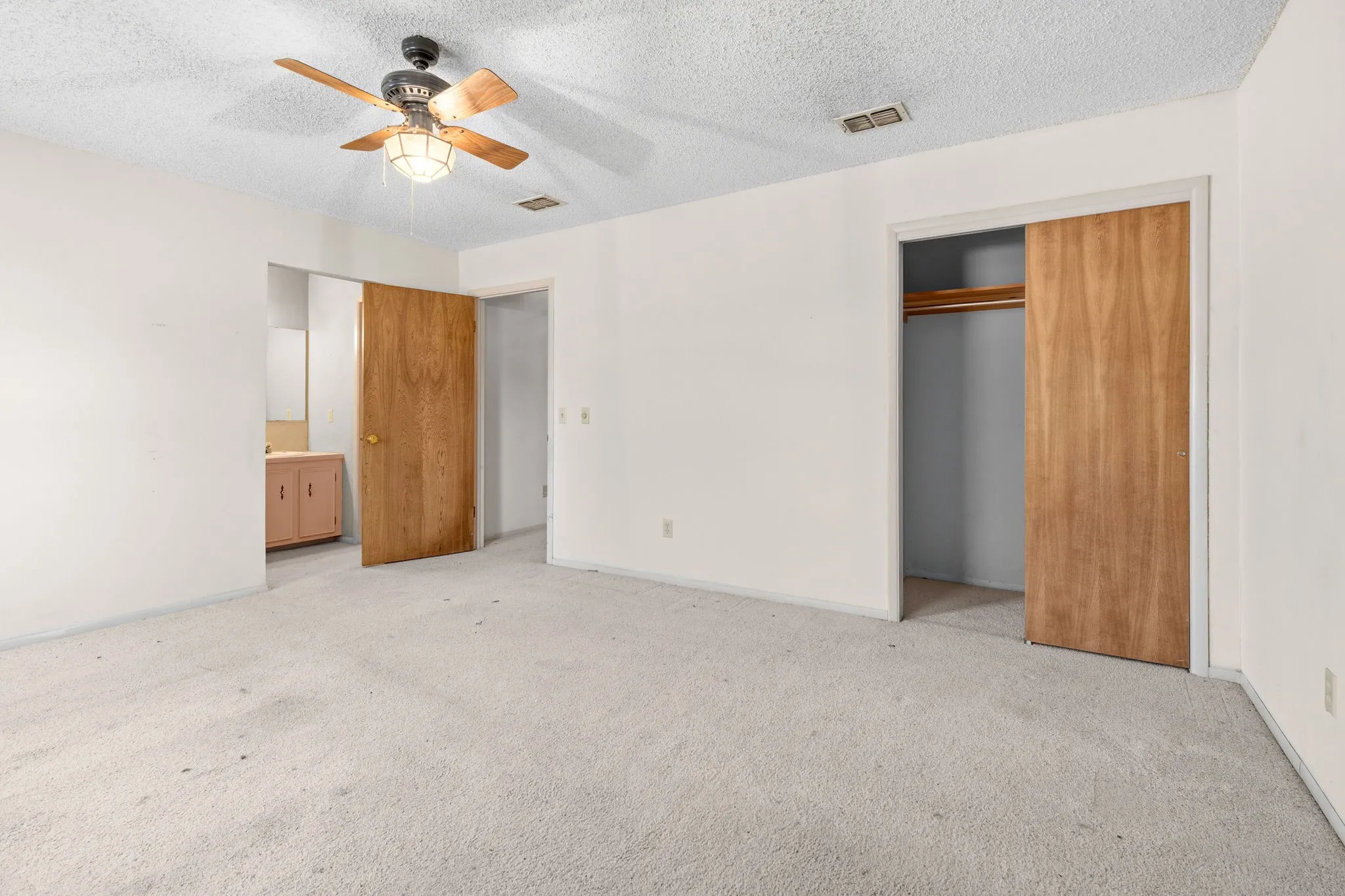 Single Family Residence For Sale in Taylor County , 1434 Weavers Way, Abilene, Texas 79602, 2 Bedroom, 3 Bathroom, 2 Garage spaces, 1,677 Sqft, built in 1983, mls#21383682, Real Estate Agent in Abilene, Homes For Sale in Taylor county, Homes For Sale in Abilene, Realtor in Abilene Texas, Real Estate Brokerage Independent Realty Texas, Luminita Cordes Realtor
