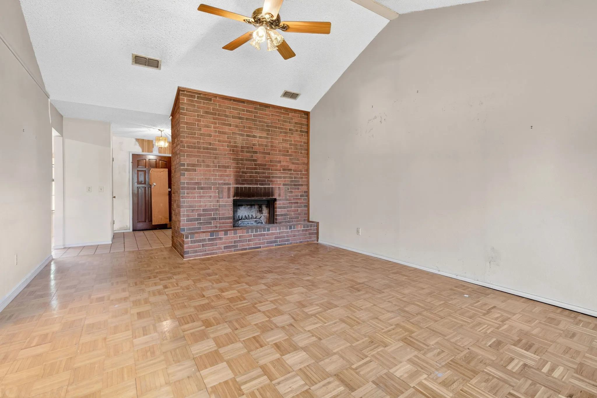 Single Family Residence For Sale in Taylor County , 1434 Weavers Way, Abilene, Texas 79602, 2 Bedroom, 3 Bathroom, 2 Garage spaces, 1,677 Sqft, built in 1983, mls#21383682, Real Estate Agent in Abilene, Homes For Sale in Taylor county, Homes For Sale in Abilene, Realtor in Abilene Texas, Real Estate Brokerage Independent Realty Texas, Luminita Cordes Realtor