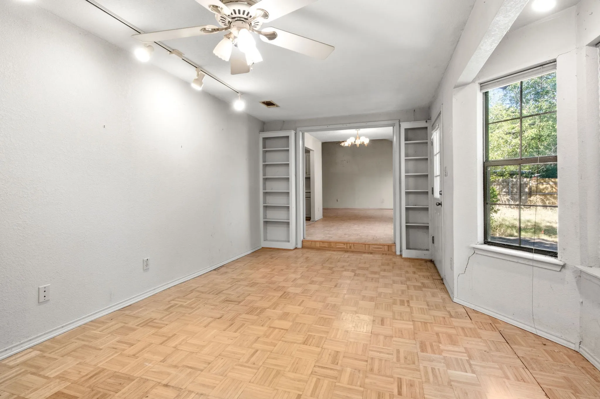 Single Family Residence For Sale in Taylor County , 1434 Weavers Way, Abilene, Texas 79602, 2 Bedroom, 3 Bathroom, 2 Garage spaces, 1,677 Sqft, built in 1983, mls#21383682, Real Estate Agent in Abilene, Homes For Sale in Taylor county, Homes For Sale in Abilene, Realtor in Abilene Texas, Real Estate Brokerage Independent Realty Texas, Luminita Cordes Realtor