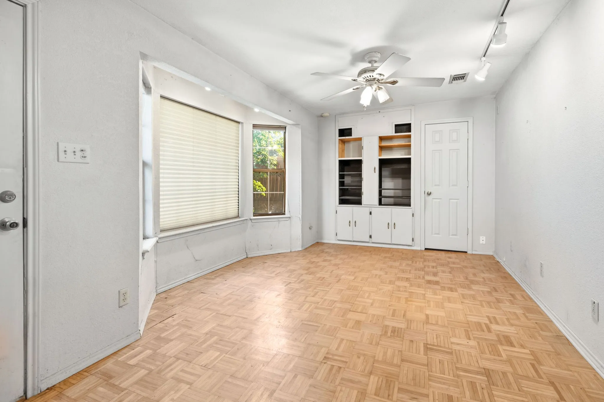 Single Family Residence For Sale in Taylor County , 1434 Weavers Way, Abilene, Texas 79602, 2 Bedroom, 3 Bathroom, 2 Garage spaces, 1,677 Sqft, built in 1983, mls#21383682, Real Estate Agent in Abilene, Homes For Sale in Taylor county, Homes For Sale in Abilene, Realtor in Abilene Texas, Real Estate Brokerage Independent Realty Texas, Luminita Cordes Realtor