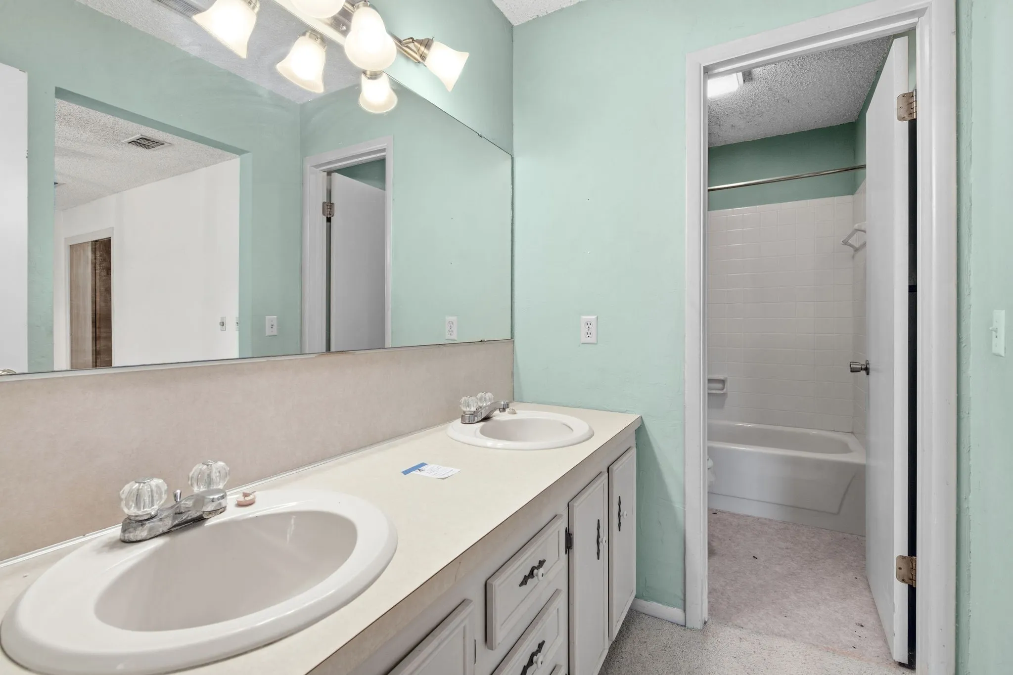 Single Family Residence For Sale in Taylor County , 1434 Weavers Way, Abilene, Texas 79602, 2 Bedroom, 3 Bathroom, 2 Garage spaces, 1,677 Sqft, built in 1983, mls#21383682, Real Estate Agent in Abilene, Homes For Sale in Taylor county, Homes For Sale in Abilene, Realtor in Abilene Texas, Real Estate Brokerage Independent Realty Texas, Luminita Cordes Realtor