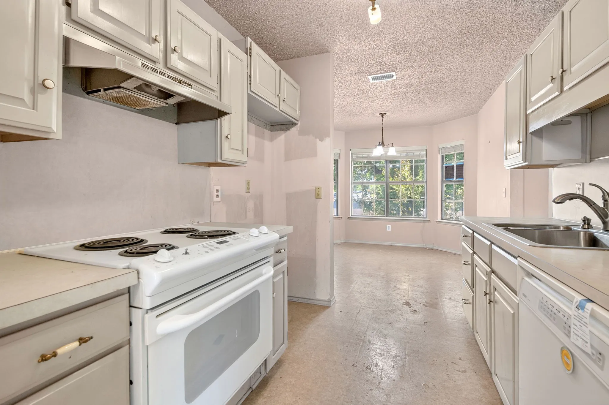 Single Family Residence For Sale in Taylor County , 1434 Weavers Way, Abilene, Texas 79602, 2 Bedroom, 3 Bathroom, 2 Garage spaces, 1,677 Sqft, built in 1983, mls#21383682, Real Estate Agent in Abilene, Homes For Sale in Taylor county, Homes For Sale in Abilene, Realtor in Abilene Texas, Real Estate Brokerage Independent Realty Texas, Luminita Cordes Realtor