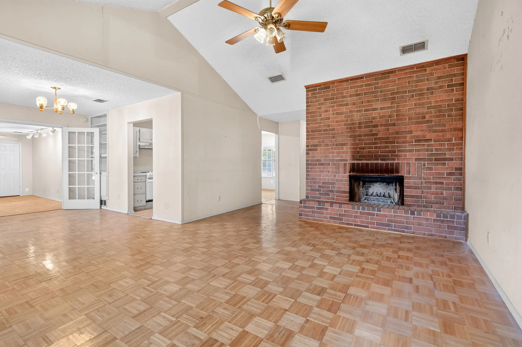 Single Family Residence For Sale in Taylor County , 1434 Weavers Way, Abilene, Texas 79602, 2 Bedroom, 3 Bathroom, 2 Garage spaces, 1,677 Sqft, built in 1983, mls#21383682, Real Estate Agent in Abilene, Homes For Sale in Taylor county, Homes For Sale in Abilene, Realtor in Abilene Texas, Real Estate Brokerage Independent Realty Texas, Luminita Cordes Realtor
