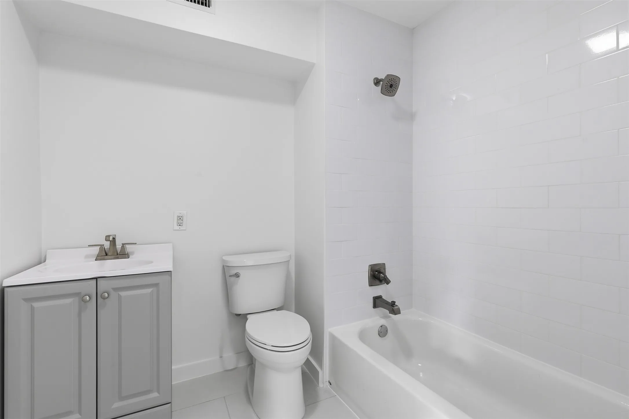 Single Family Residence For Sale in Tarrant County , 3921 Clayton Road E, Fort Worth, Texas 76116, 3 Bedroom, 3 Bathroom, Garage spaces, 2,210 Sqft, built in 1953, mls#21380669, Real Estate Agent in Fort Worth, Homes For Sale in Tarrant county, Homes For Sale in Fort Worth, Realtor in Fort Worth Texas, Real Estate Brokerage Independent Realty Texas, Luminita Cordes Realtor