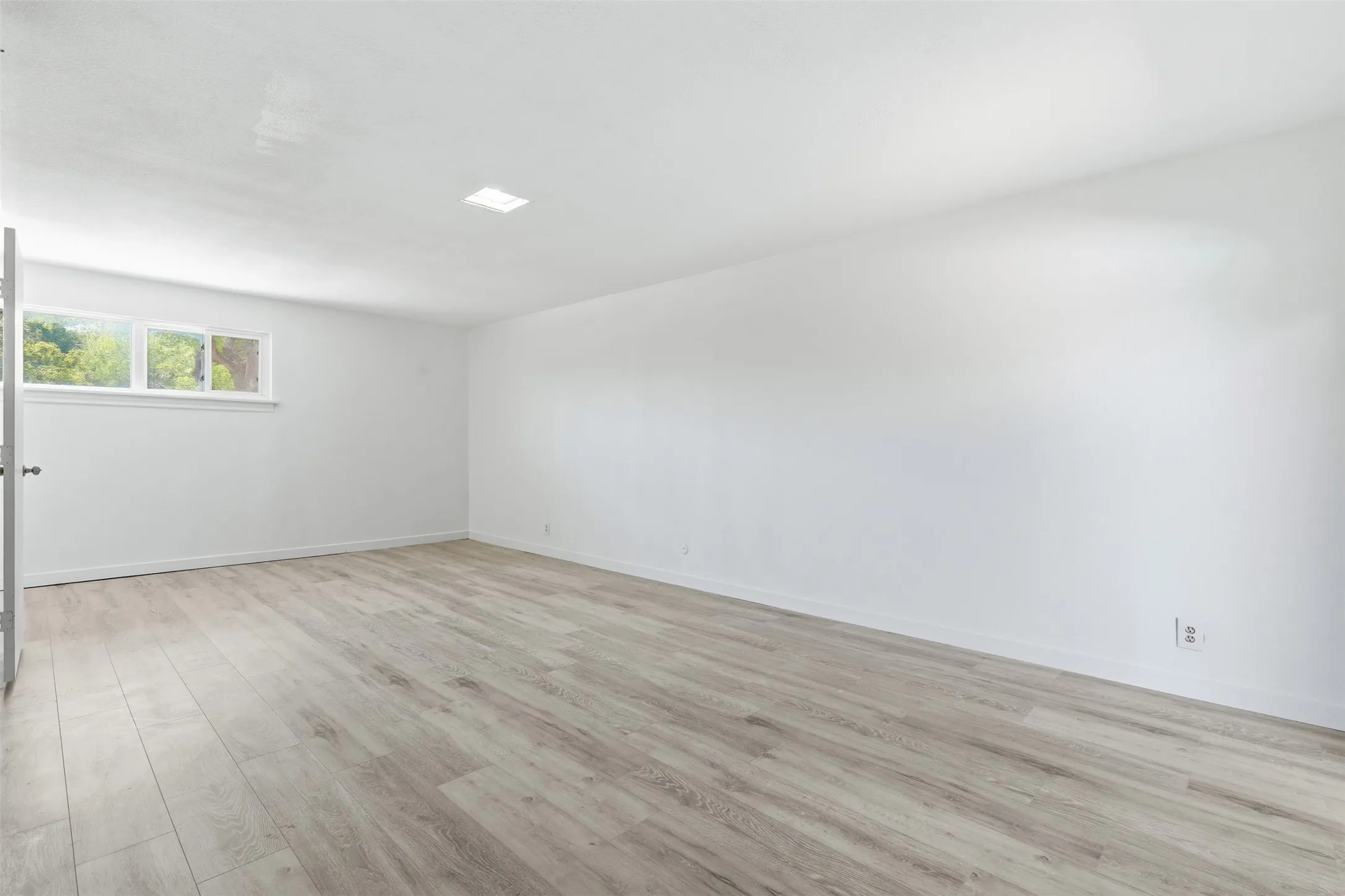 Single Family Residence For Sale in Tarrant County , 3921 Clayton Road E, Fort Worth, Texas 76116, 3 Bedroom, 3 Bathroom, Garage spaces, 2,210 Sqft, built in 1953, mls#21380669, Real Estate Agent in Fort Worth, Homes For Sale in Tarrant county, Homes For Sale in Fort Worth, Realtor in Fort Worth Texas, Real Estate Brokerage Independent Realty Texas, Luminita Cordes Realtor