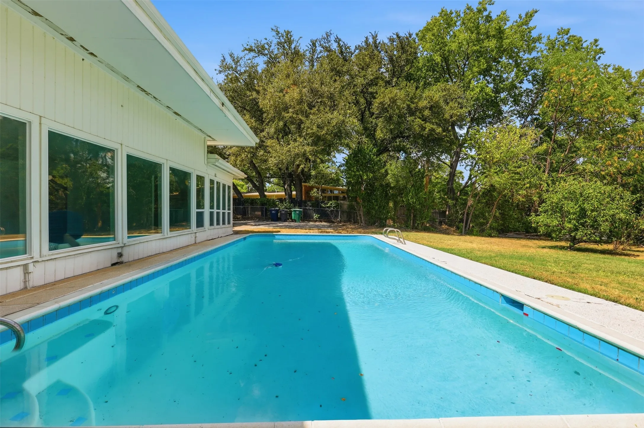 Single Family Residence For Sale in Tarrant County , 3921 Clayton Road E, Fort Worth, Texas 76116, 3 Bedroom, 3 Bathroom, Garage spaces, 2,210 Sqft, built in 1953, mls#21380669, Real Estate Agent in Fort Worth, Homes For Sale in Tarrant county, Homes For Sale in Fort Worth, Realtor in Fort Worth Texas, Real Estate Brokerage Independent Realty Texas, Luminita Cordes Realtor
