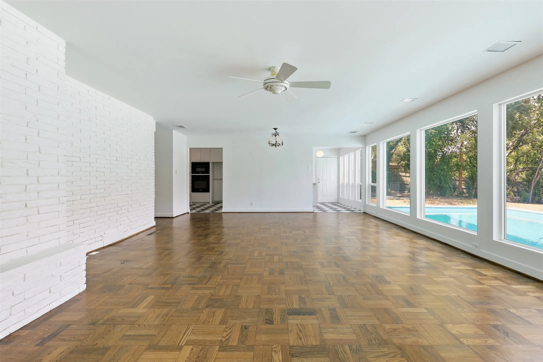 Single Family Residence For Sale in Tarrant County , 3921 Clayton Road E, Fort Worth, Texas 76116, 3 Bedroom, 3 Bathroom, Garage spaces, 2,210 Sqft, built in 1953, mls#21380669, Real Estate Agent in Fort Worth, Homes For Sale in Tarrant county, Homes For Sale in Fort Worth, Realtor in Fort Worth Texas, Real Estate Brokerage Independent Realty Texas, Luminita Cordes Realtor