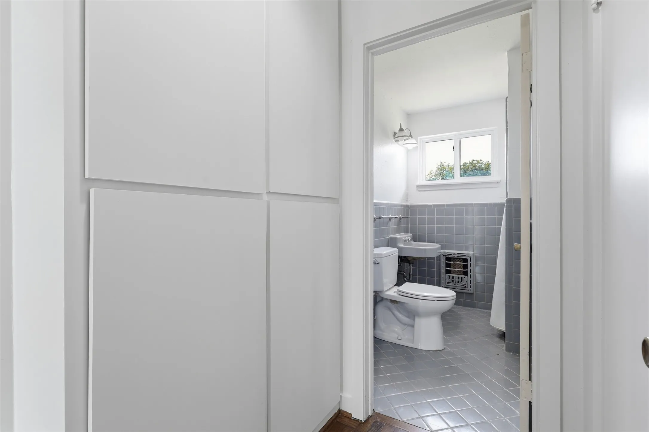 Single Family Residence For Sale in Tarrant County , 3921 Clayton Road E, Fort Worth, Texas 76116, 3 Bedroom, 3 Bathroom, Garage spaces, 2,210 Sqft, built in 1953, mls#21380669, Real Estate Agent in Fort Worth, Homes For Sale in Tarrant county, Homes For Sale in Fort Worth, Realtor in Fort Worth Texas, Real Estate Brokerage Independent Realty Texas, Luminita Cordes Realtor