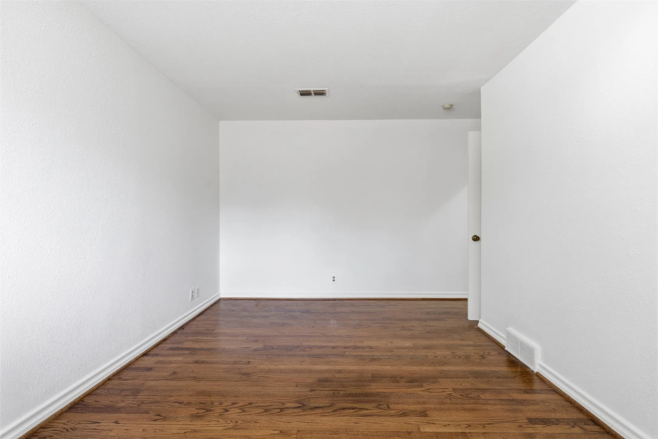 Single Family Residence For Sale in Tarrant County , 3921 Clayton Road E, Fort Worth, Texas 76116, 3 Bedroom, 3 Bathroom, Garage spaces, 2,210 Sqft, built in 1953, mls#21380669, Real Estate Agent in Fort Worth, Homes For Sale in Tarrant county, Homes For Sale in Fort Worth, Realtor in Fort Worth Texas, Real Estate Brokerage Independent Realty Texas, Luminita Cordes Realtor