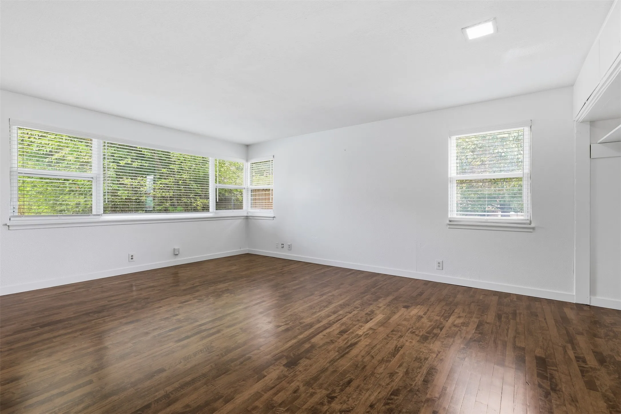 Single Family Residence For Sale in Tarrant County , 3921 Clayton Road E, Fort Worth, Texas 76116, 3 Bedroom, 3 Bathroom, Garage spaces, 2,210 Sqft, built in 1953, mls#21380669, Real Estate Agent in Fort Worth, Homes For Sale in Tarrant county, Homes For Sale in Fort Worth, Realtor in Fort Worth Texas, Real Estate Brokerage Independent Realty Texas, Luminita Cordes Realtor