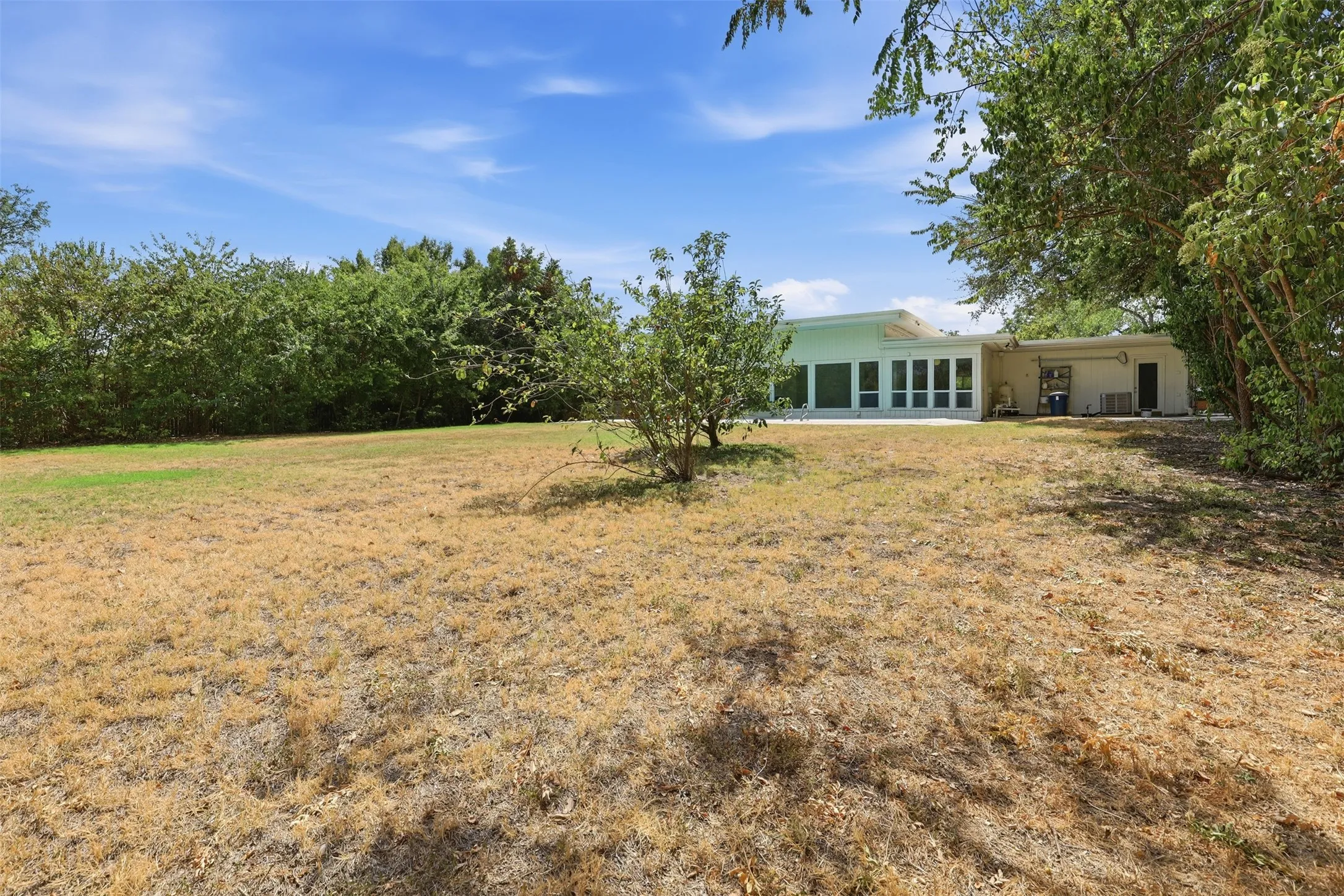 Single Family Residence For Sale in Tarrant County , 3921 Clayton Road E, Fort Worth, Texas 76116, 3 Bedroom, 3 Bathroom, Garage spaces, 2,210 Sqft, built in 1953, mls#21380669, Real Estate Agent in Fort Worth, Homes For Sale in Tarrant county, Homes For Sale in Fort Worth, Realtor in Fort Worth Texas, Real Estate Brokerage Independent Realty Texas, Luminita Cordes Realtor