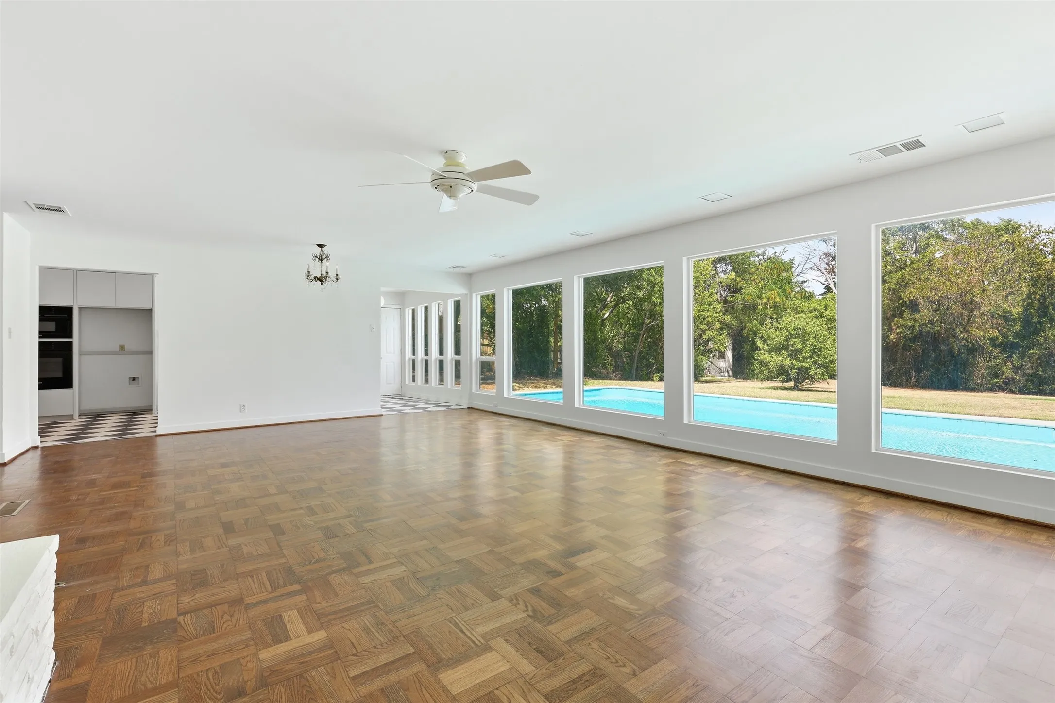 Single Family Residence For Sale in Tarrant County , 3921 Clayton Road E, Fort Worth, Texas 76116, 3 Bedroom, 3 Bathroom, Garage spaces, 2,210 Sqft, built in 1953, mls#21380669, Real Estate Agent in Fort Worth, Homes For Sale in Tarrant county, Homes For Sale in Fort Worth, Realtor in Fort Worth Texas, Real Estate Brokerage Independent Realty Texas, Luminita Cordes Realtor
