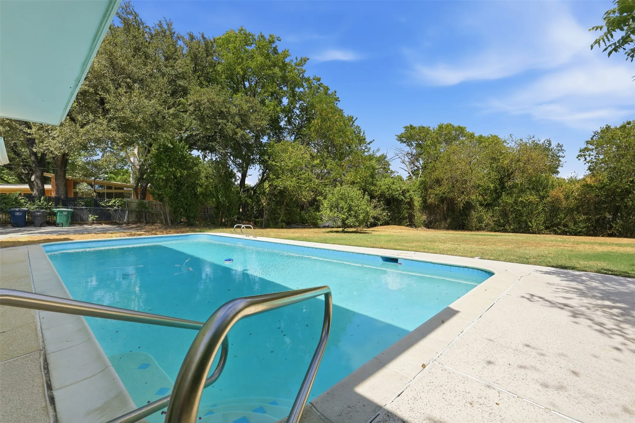Single Family Residence For Sale in Tarrant County , 3921 Clayton Road E, Fort Worth, Texas 76116, 3 Bedroom, 3 Bathroom, Garage spaces, 2,210 Sqft, built in 1953, mls#21380669, Real Estate Agent in Fort Worth, Homes For Sale in Tarrant county, Homes For Sale in Fort Worth, Realtor in Fort Worth Texas, Real Estate Brokerage Independent Realty Texas, Luminita Cordes Realtor