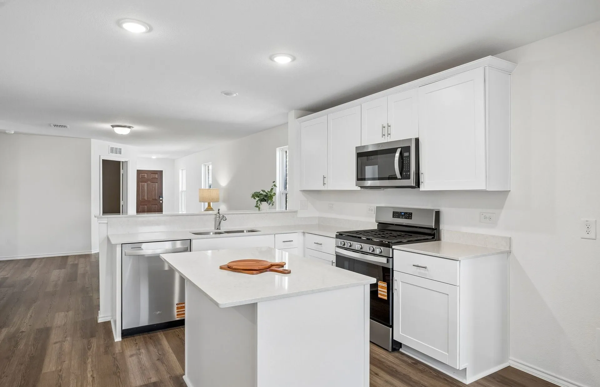 *Model Representation - Spacious kitchen with eat-in bartop island