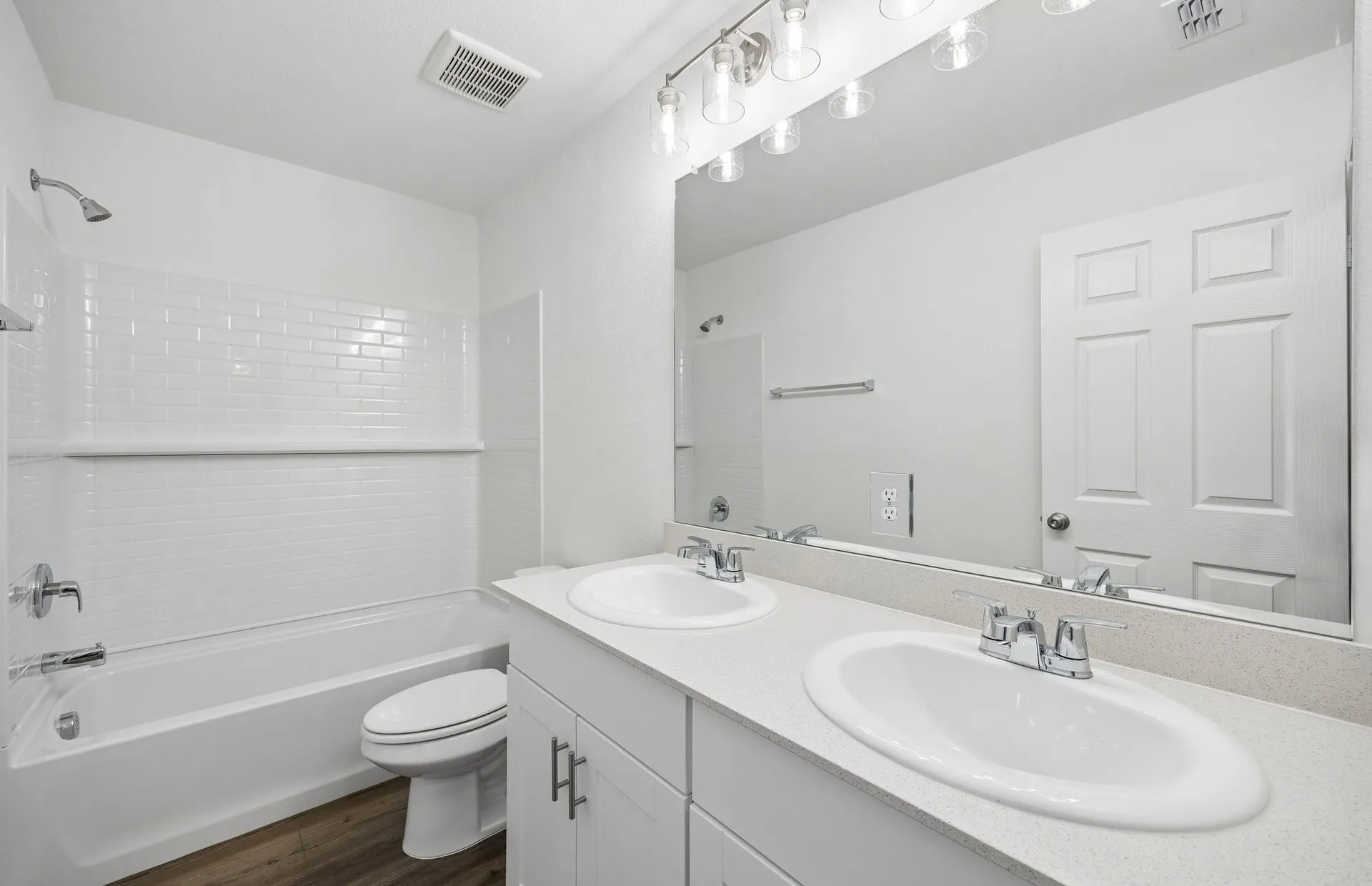 *Model Representation - Spacious secondary bathroom