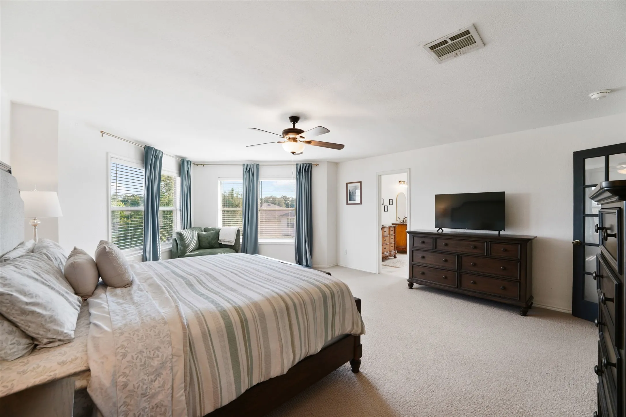 Single Family Residence For Sale in Tarrant County , 7536 Brentwood Stair Road, Fort Worth, Texas 76112, 4 Bedroom, 3 Bathroom, 2 Garage spaces, 3,298 Sqft, built in 2005, mls#21382683, Real Estate Agent in Fort Worth, Homes For Sale in Tarrant county, Homes For Sale in Fort Worth, Realtor in Fort Worth Texas, Real Estate Brokerage Independent Realty Texas, Luminita Cordes Realtor